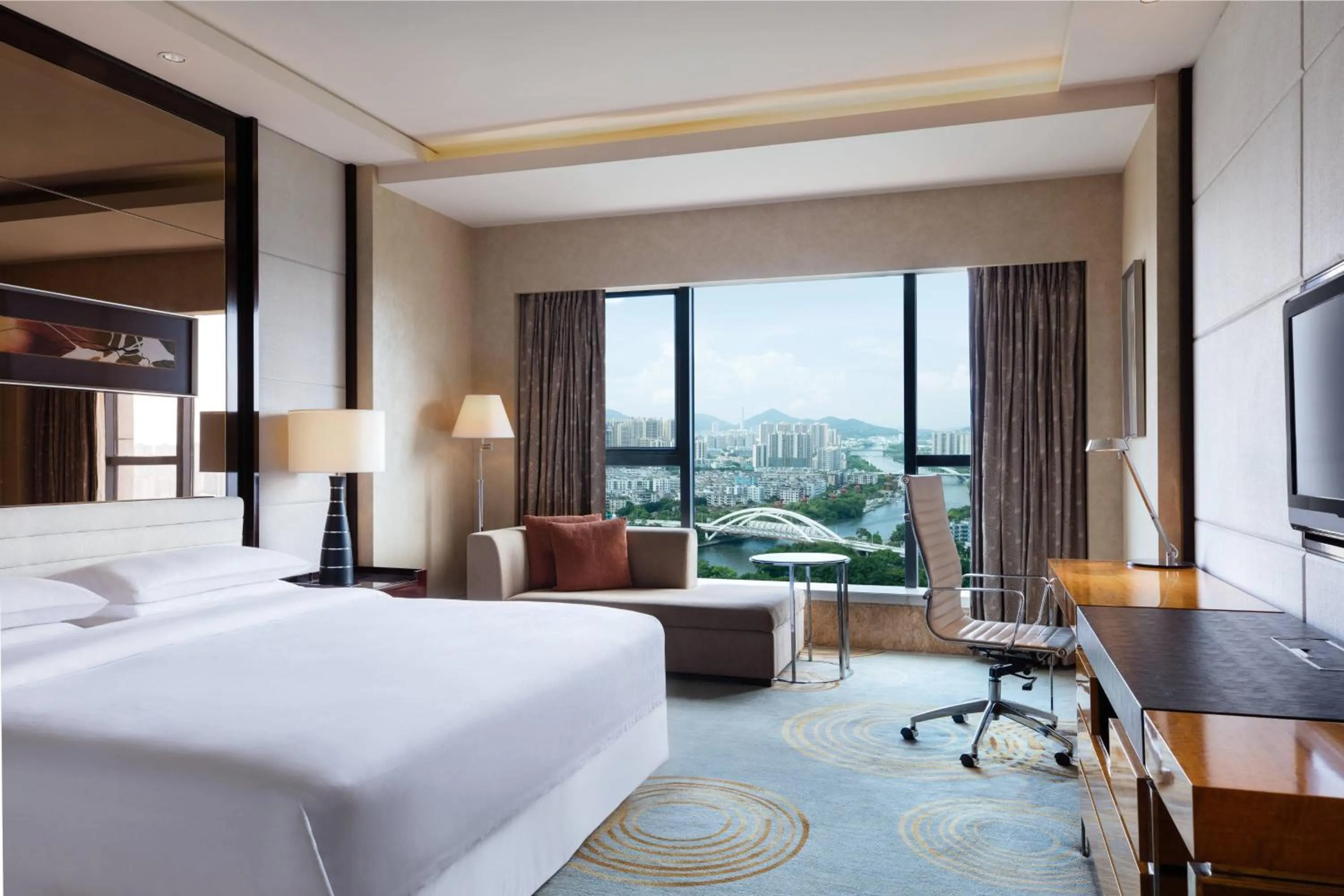 Photo of the whole room, Bed in Sheraton Zhongshan Hotel