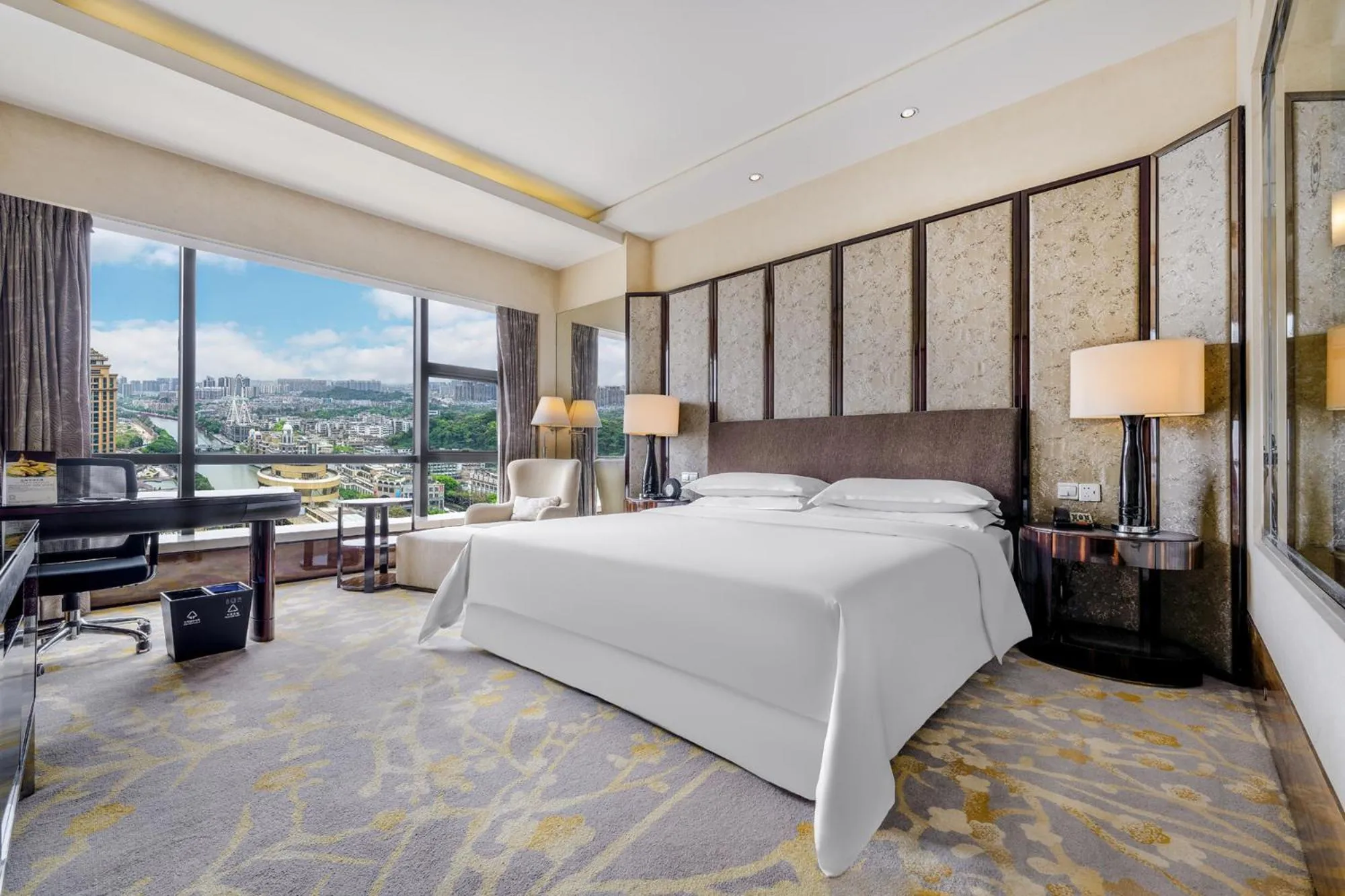 Bedroom, Bed in Sheraton Zhongshan Hotel