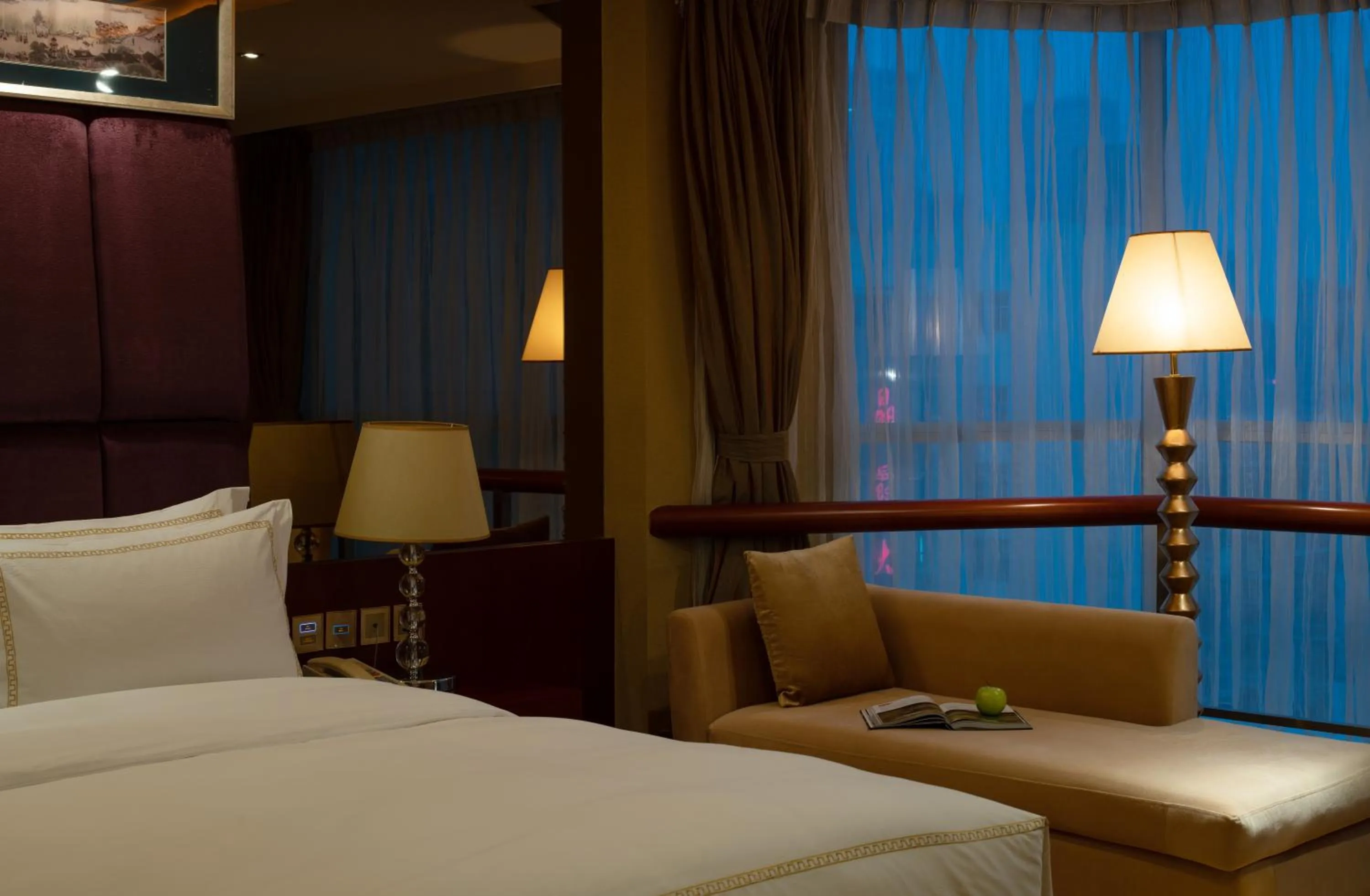 Bed in Chengdu Tianfu Sunshine Hotel