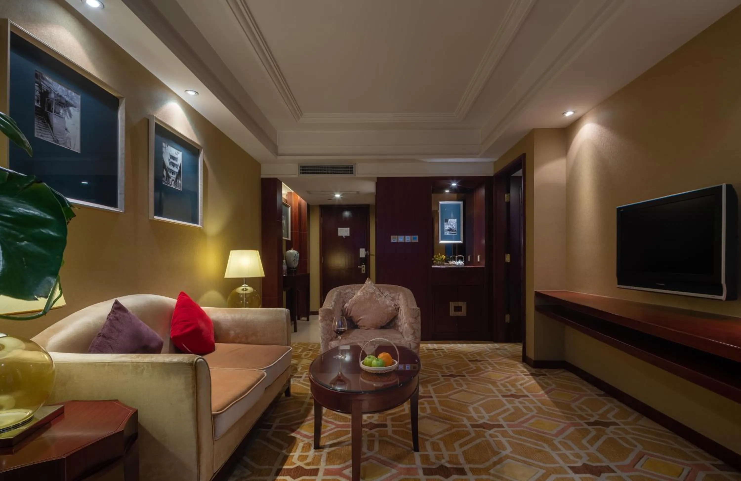 Communal lounge/ TV room in Chengdu Tianfu Sunshine Hotel