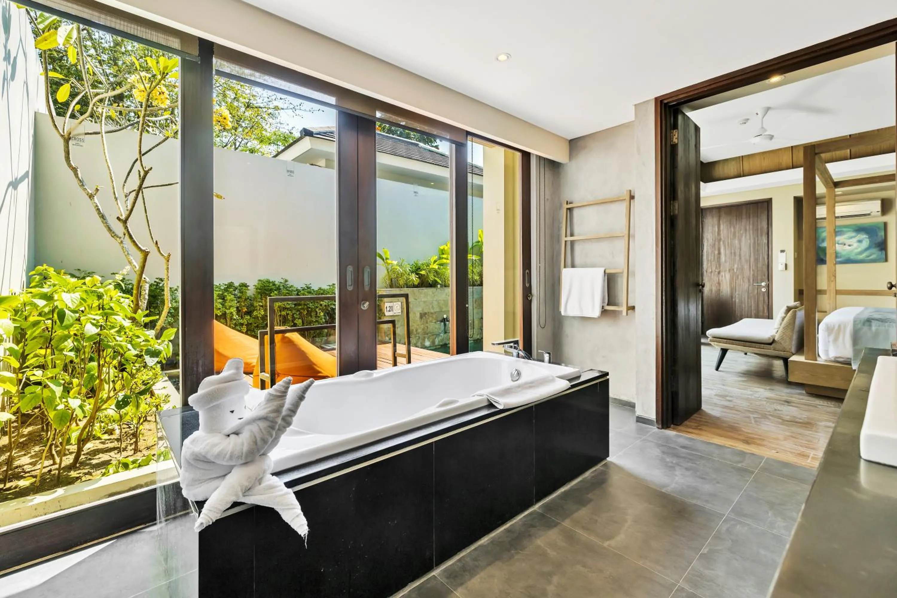 Bathroom, Bed in Cross Bali Breakers