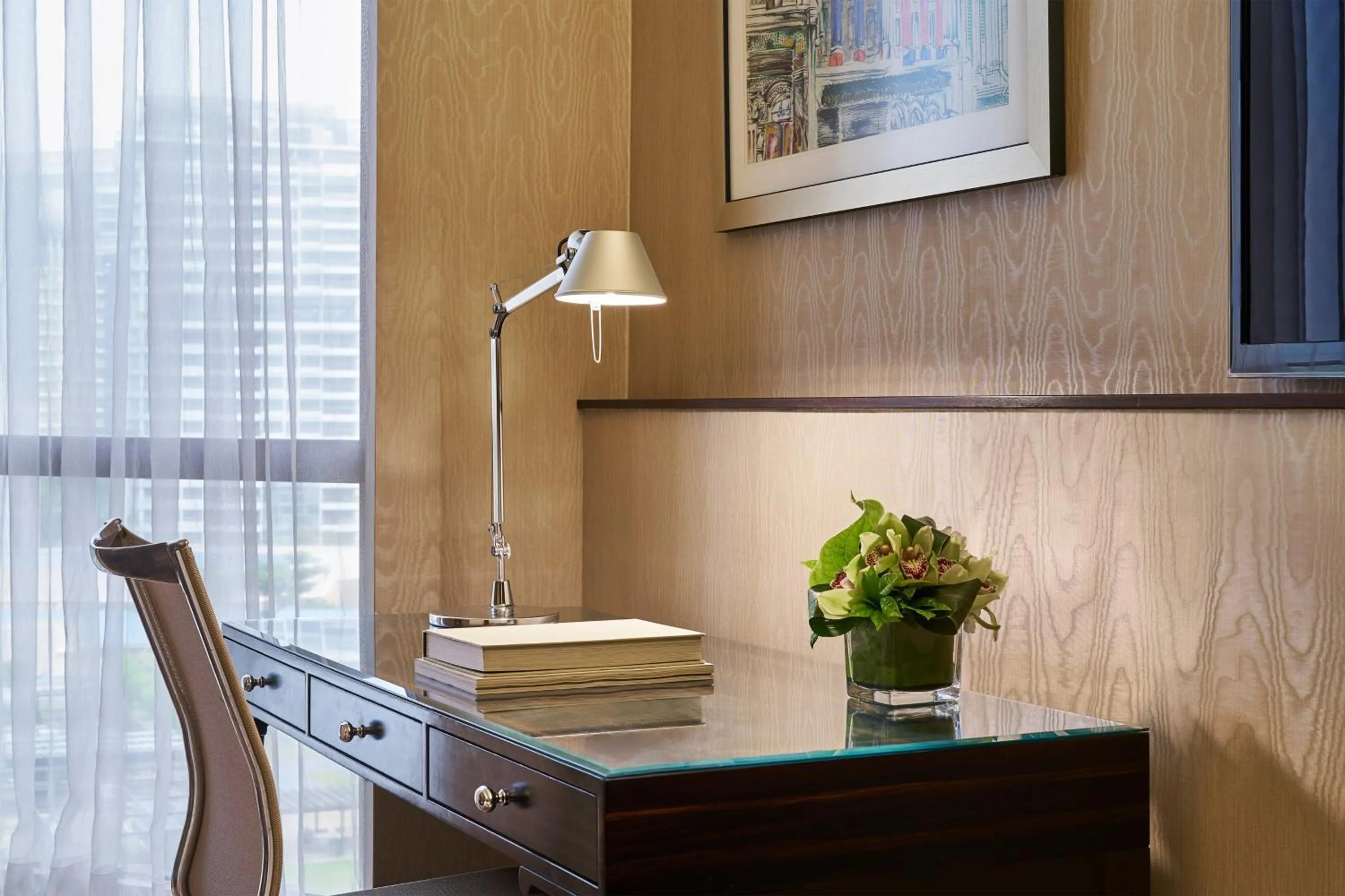 Photo of the whole room in Sheraton Towers Singapore Hotel