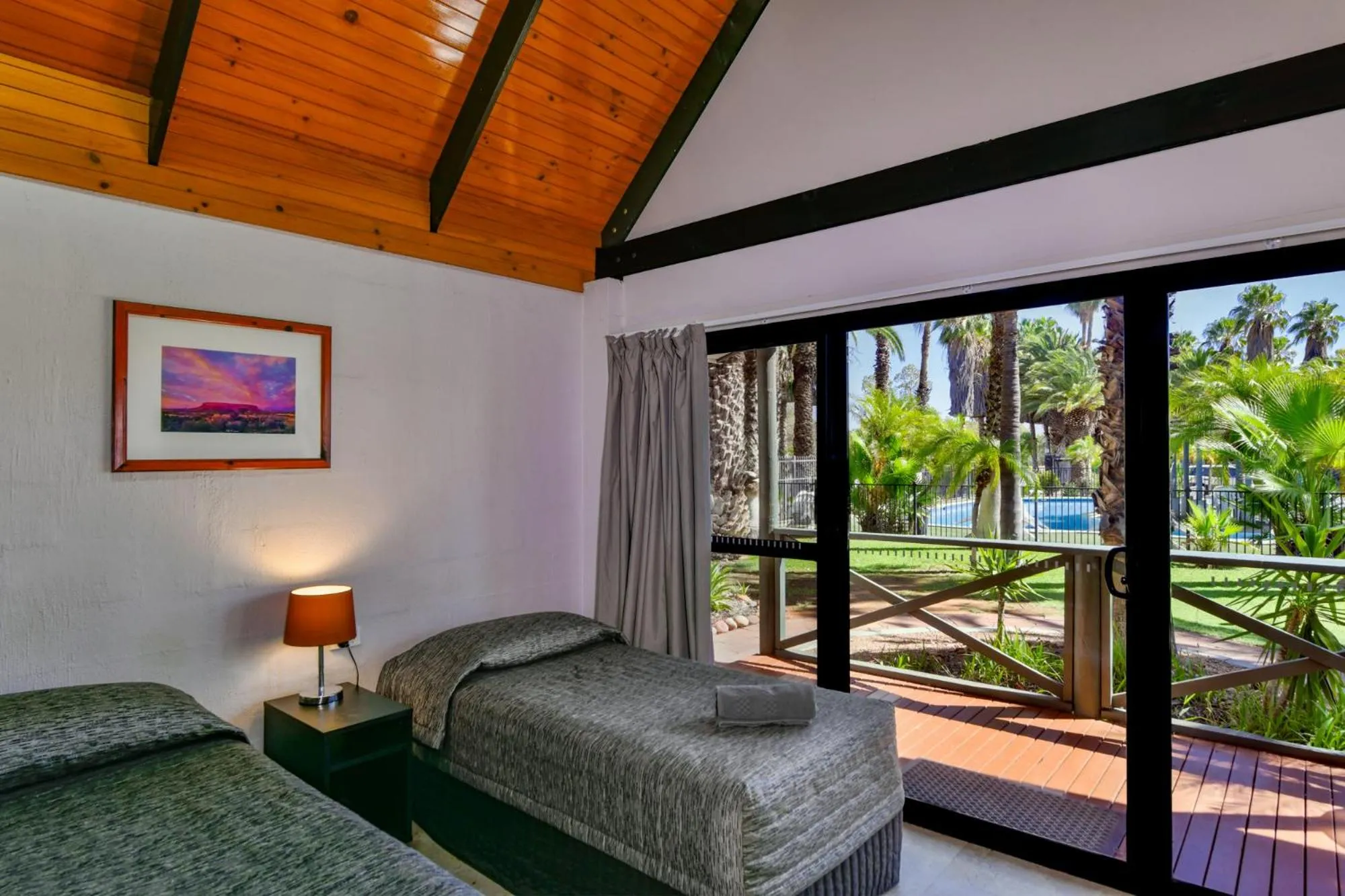 Guests, Bed in Desert Palms Alice Springs