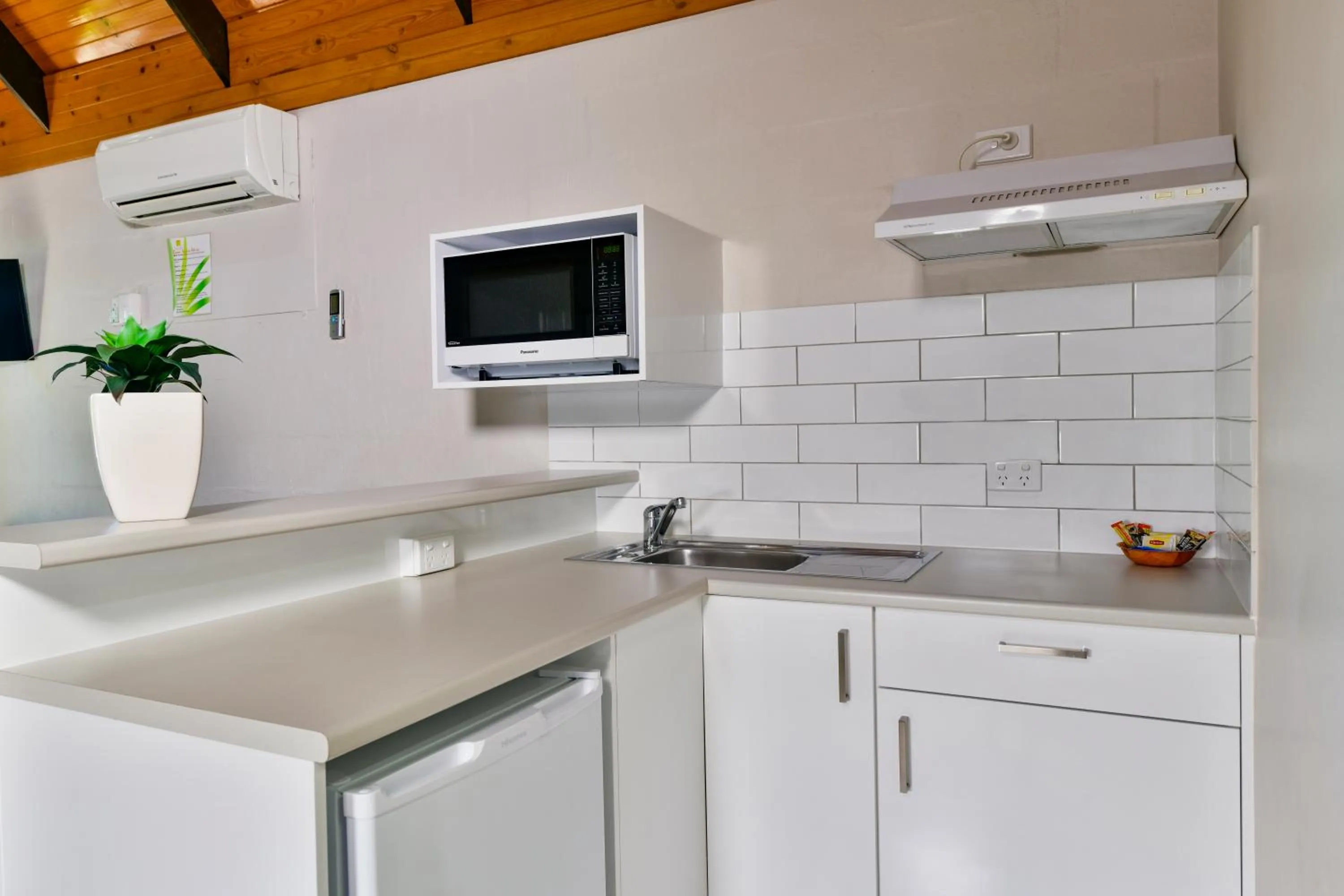 Kitchen or kitchenette in Desert Palms Alice Springs