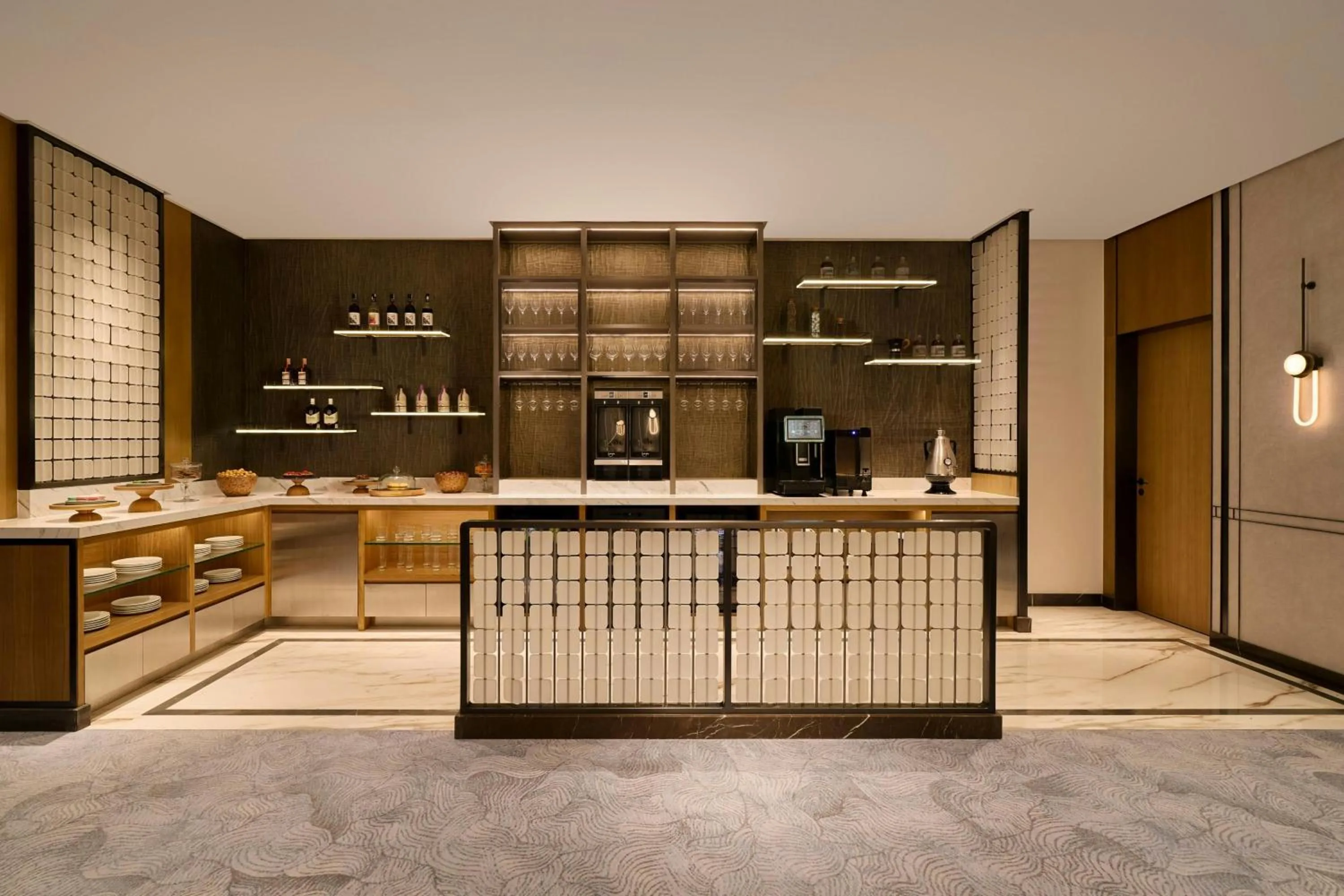 Lounge or bar in Sheraton Saigon Grand Opera Hotel