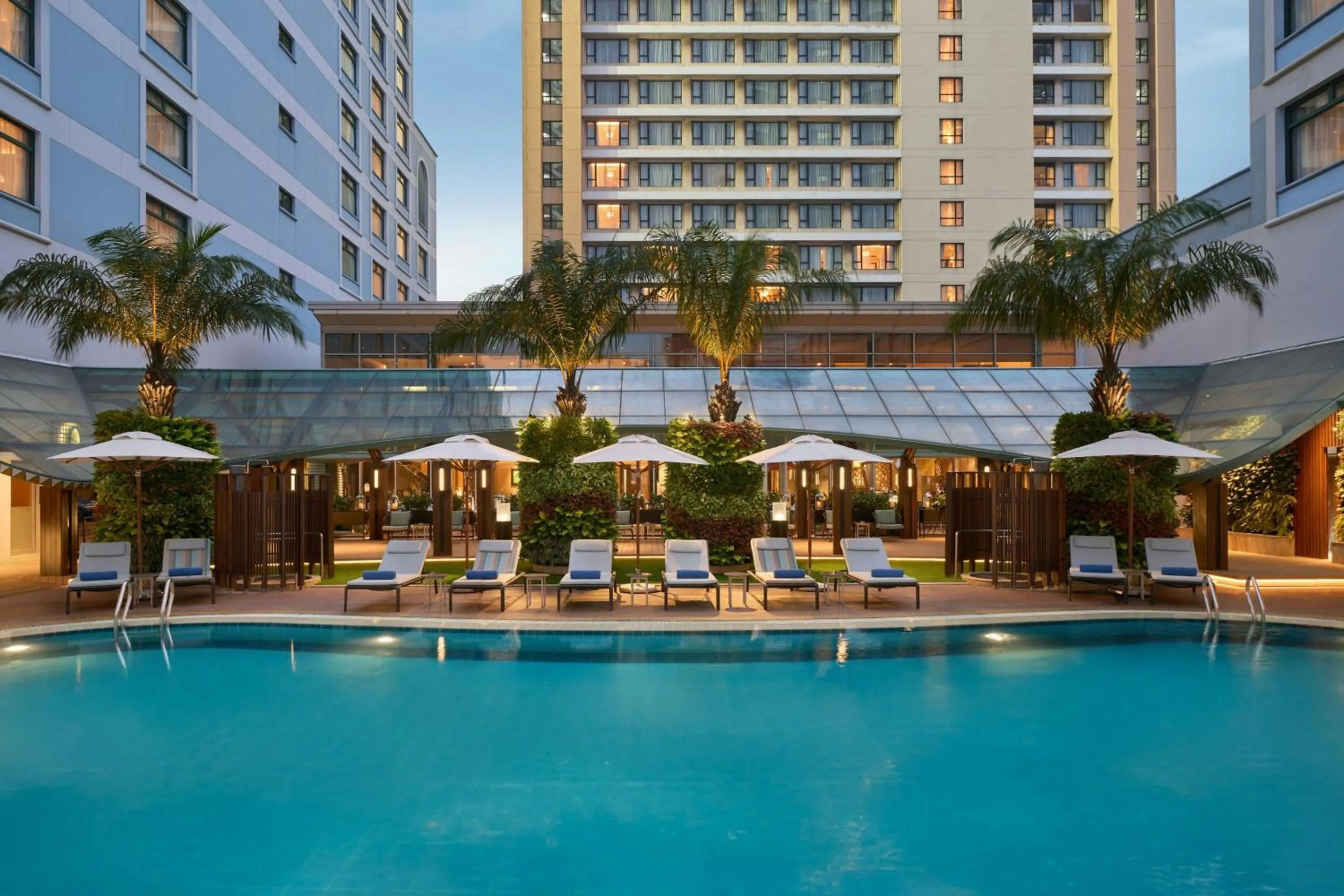 Swimming pool in Sheraton Saigon Grand Opera Hotel