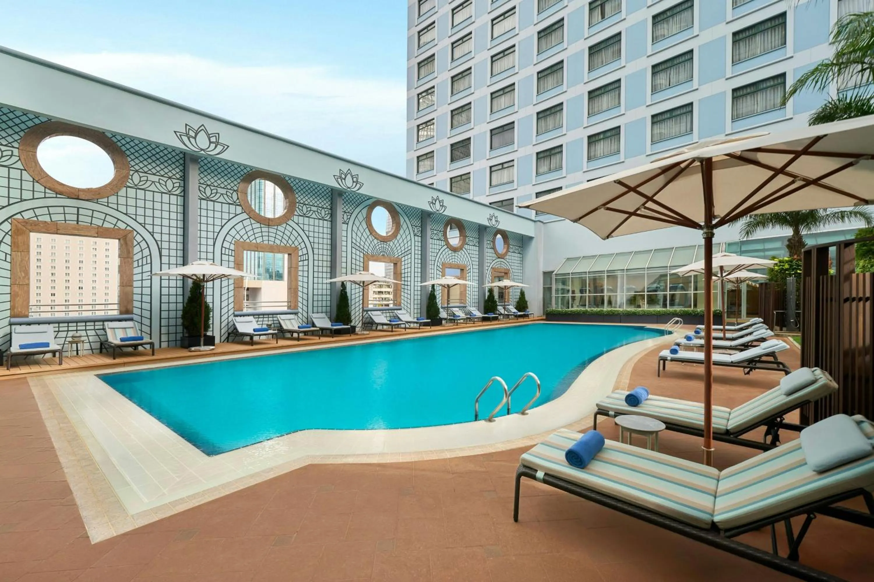 Swimming pool in Sheraton Saigon Grand Opera Hotel