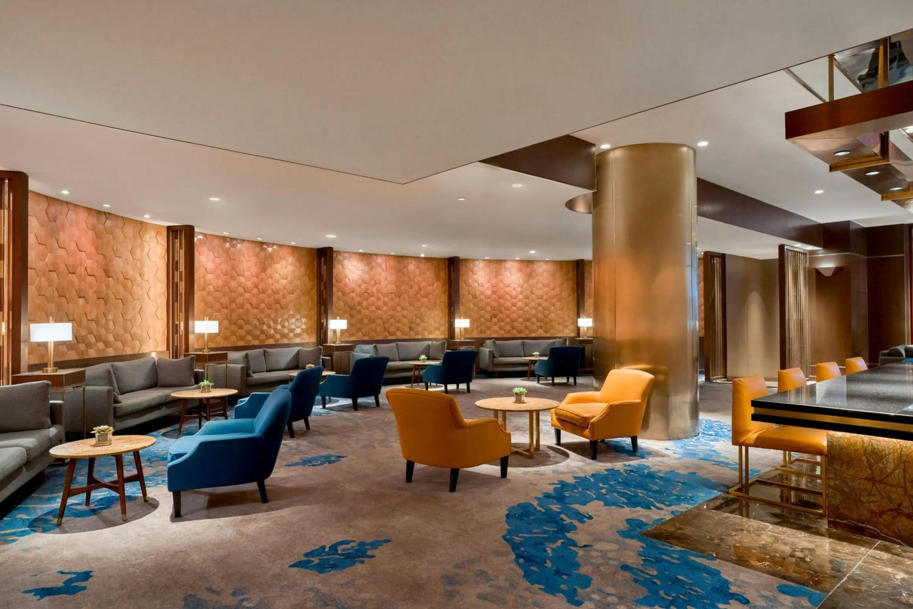 Lounge or bar in Sheraton Saigon Grand Opera Hotel
