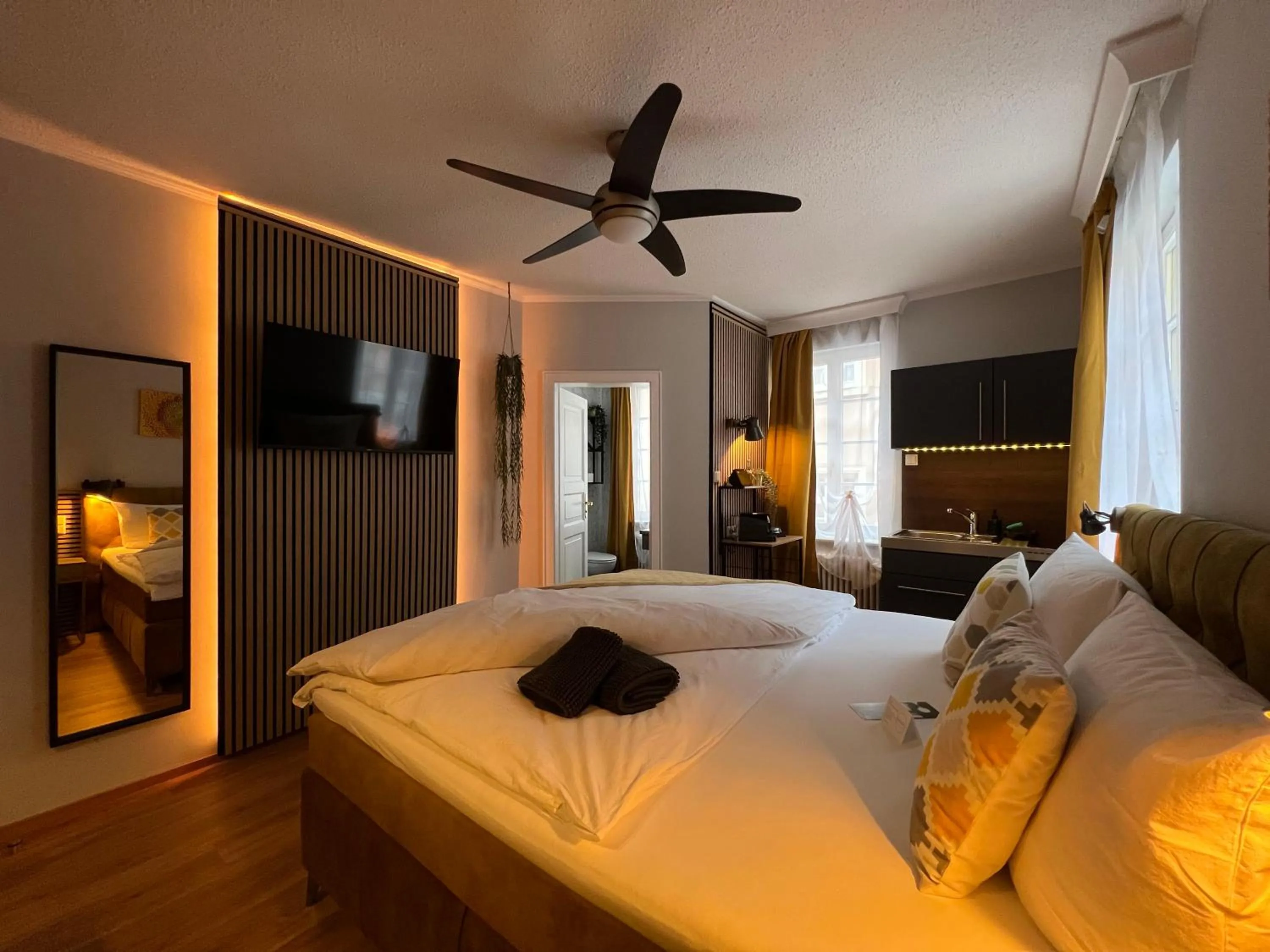 Photo of the whole room, Bed in MY HOME Hotel Lamm Rottweil "Smart Home"
