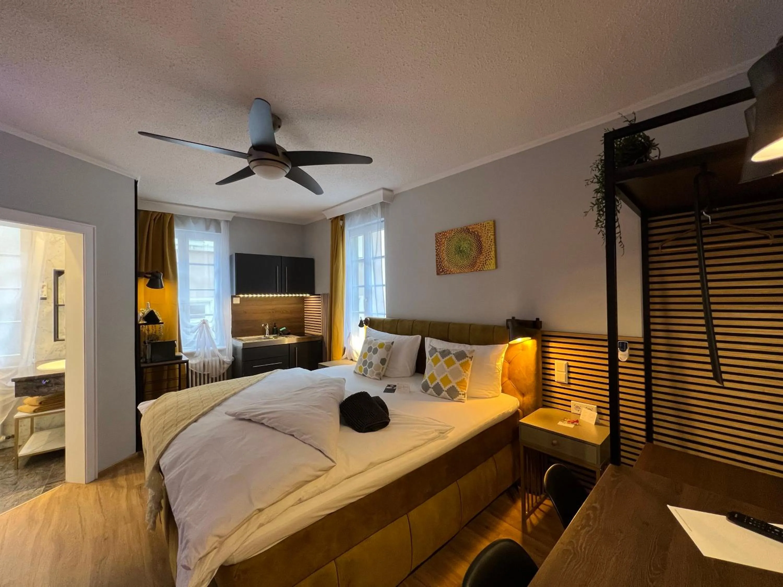 Photo of the whole room, Bed in MY HOME Hotel Lamm Rottweil "Smart Home"