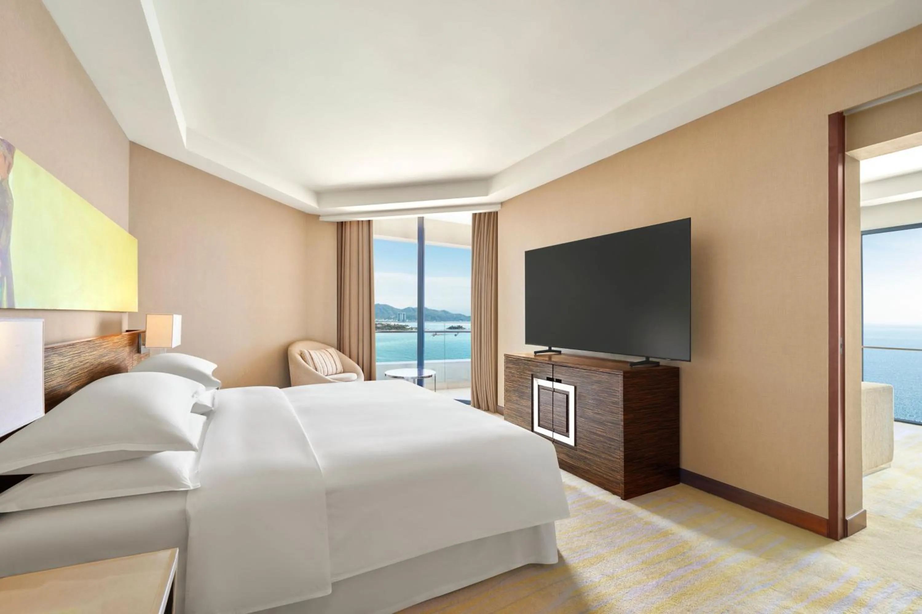 Bedroom, Bed in Sheraton Nha Trang Hotel & Spa