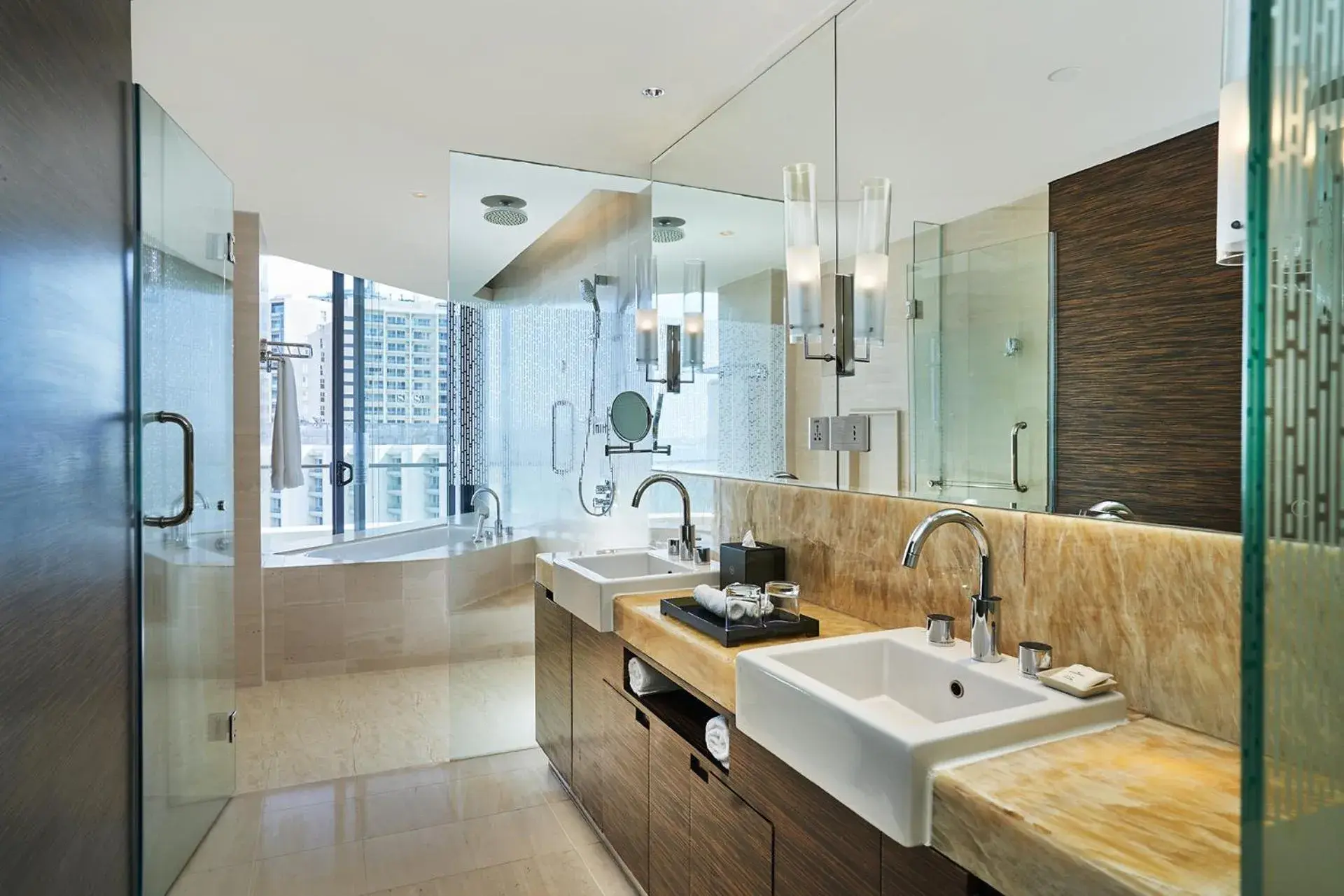 Premium Deluxe King, Larger Guest room, 1 King, Ocean view in Sheraton Nha Trang Hotel & Spa Premium Deluxe King, Larger Guest room, 1 King, Ocean view in Sheraton Nha Trang Hotel & Spa