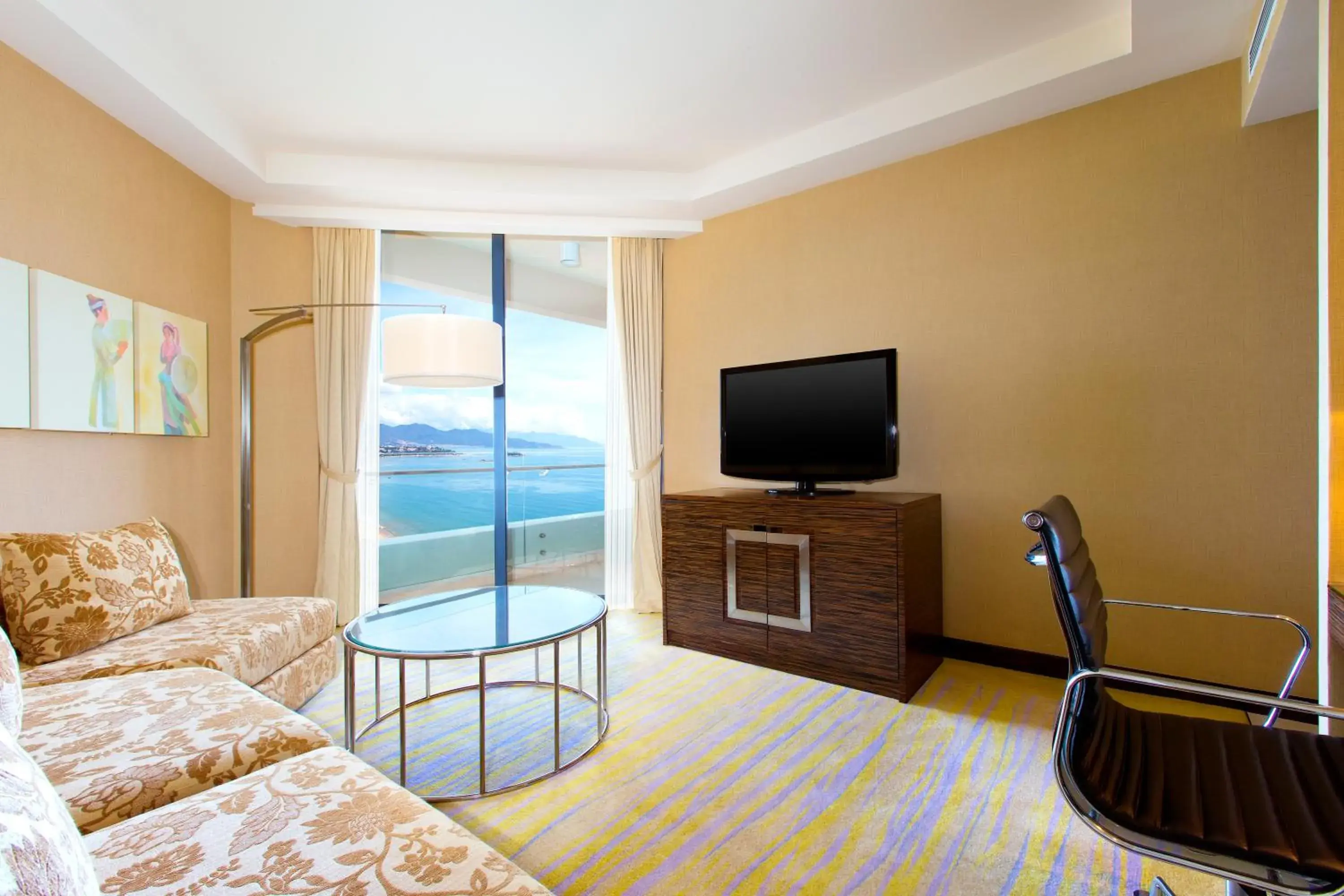 Junior King Suite with Balcony and Ocean View in Sheraton Nha Trang Hotel & Spa Junior King Suite with Balcony and Ocean View in Sheraton Nha Trang Hotel & Spa