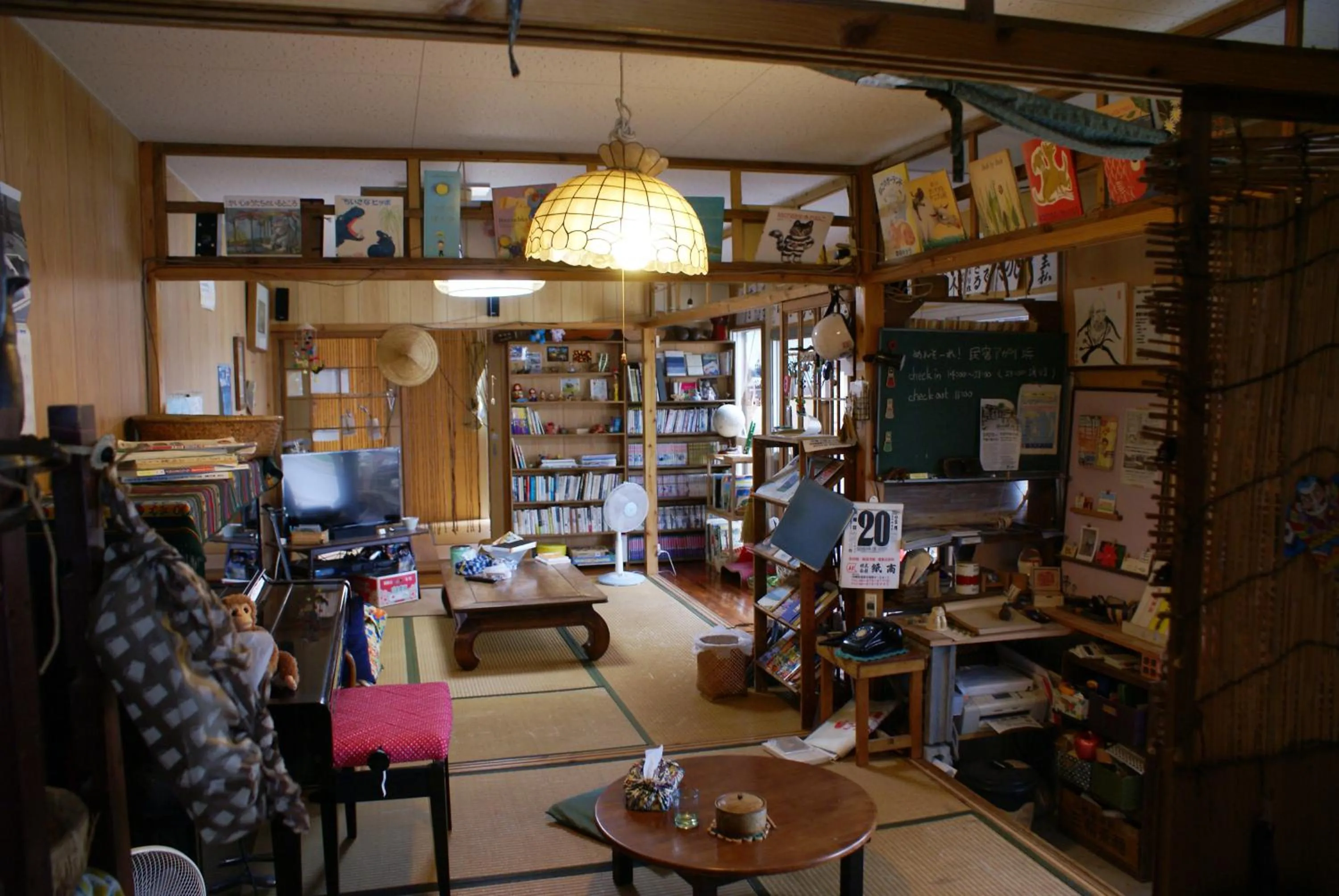 Communal lounge/ TV room in Minshuku Agaihama