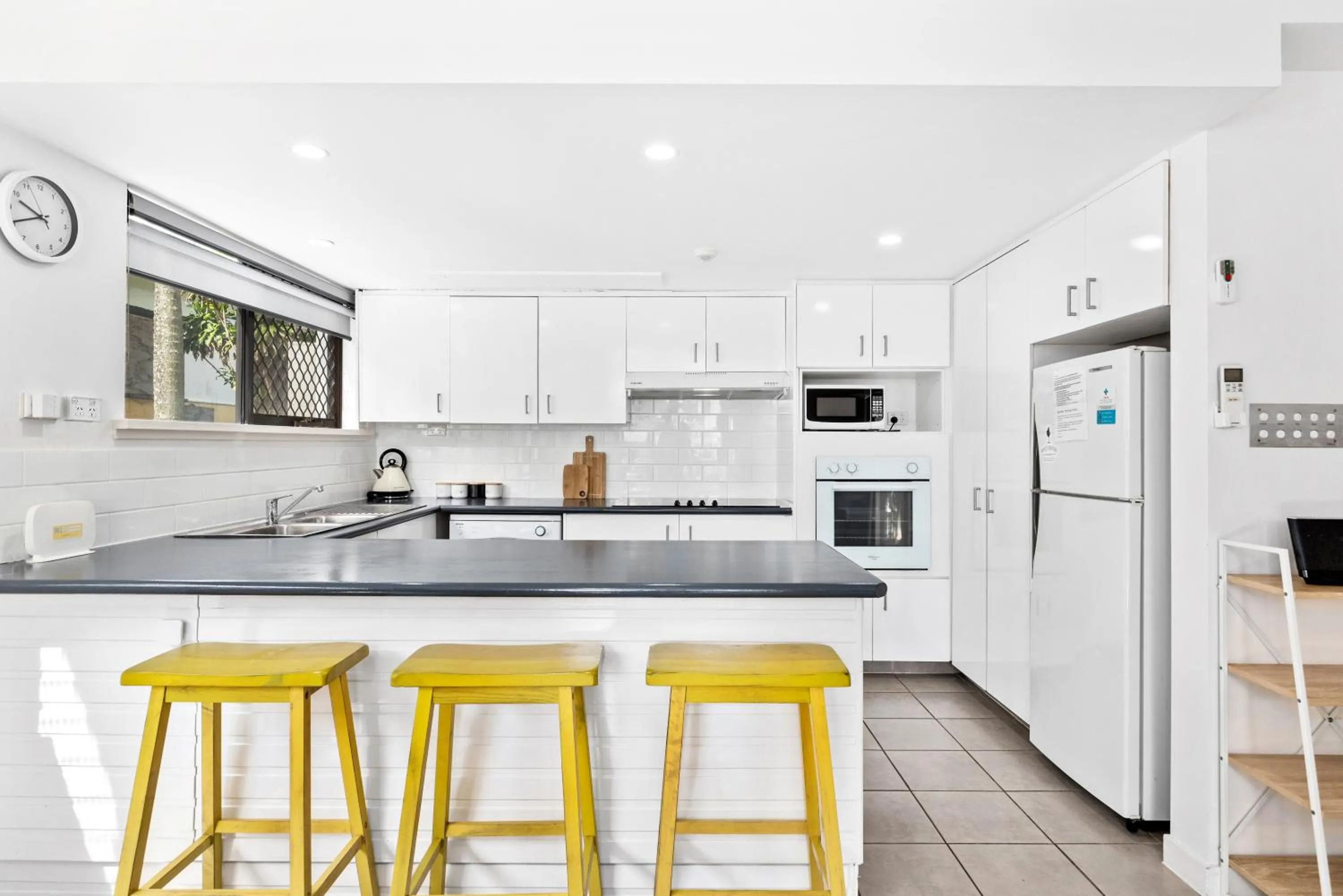 Kitchen or kitchenette in Windward Apartments