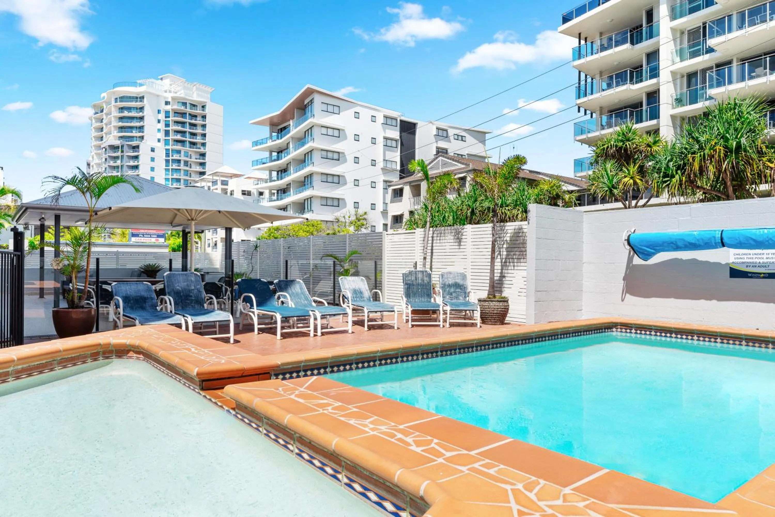 Swimming pool in Windward Apartments