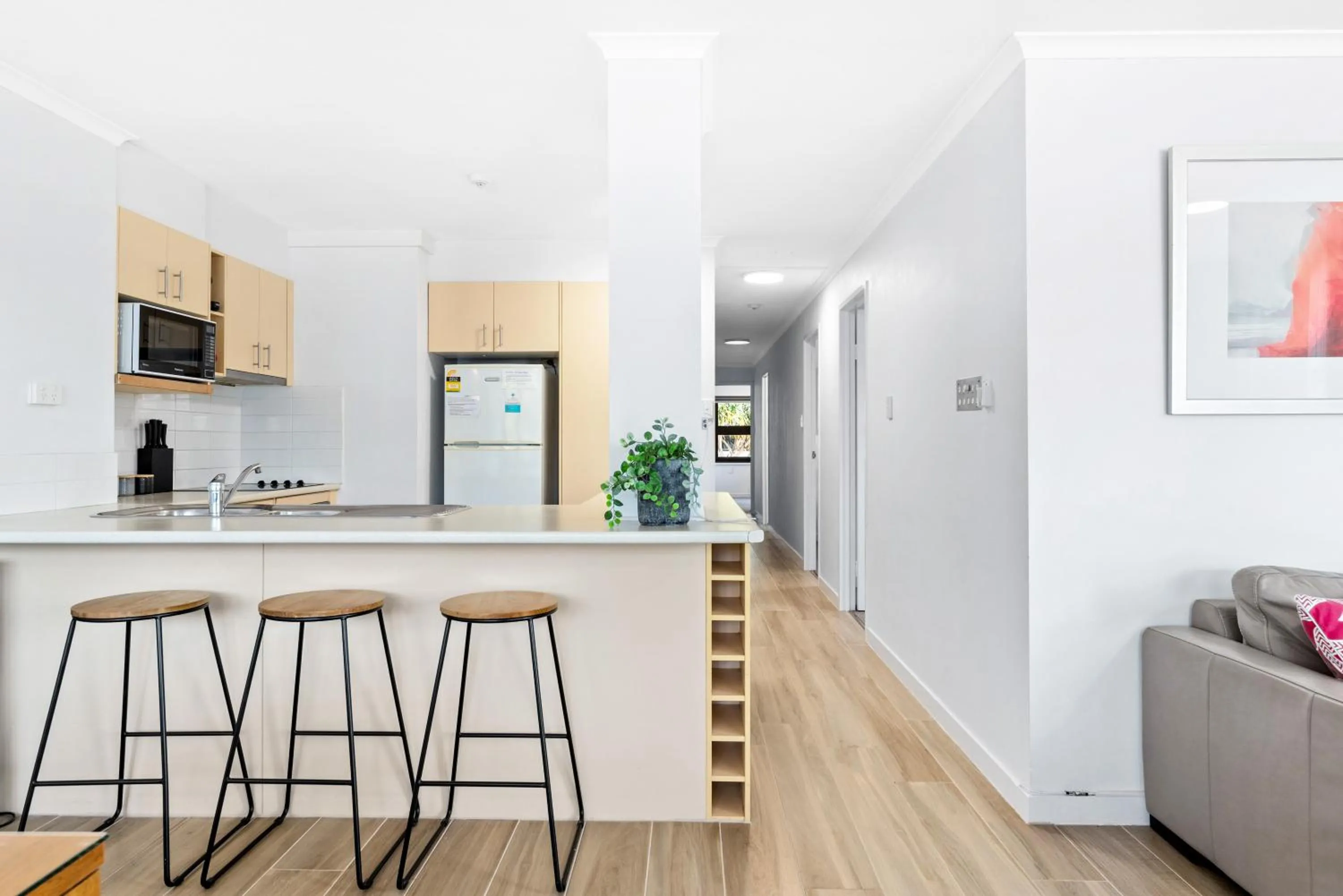 Kitchen or kitchenette in Windward Apartments