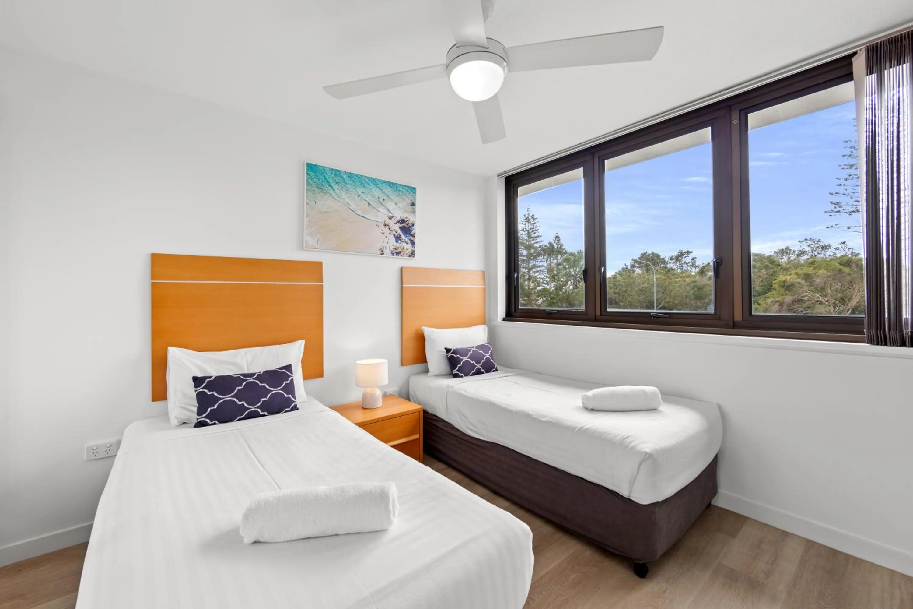 Bed in Windward Apartments