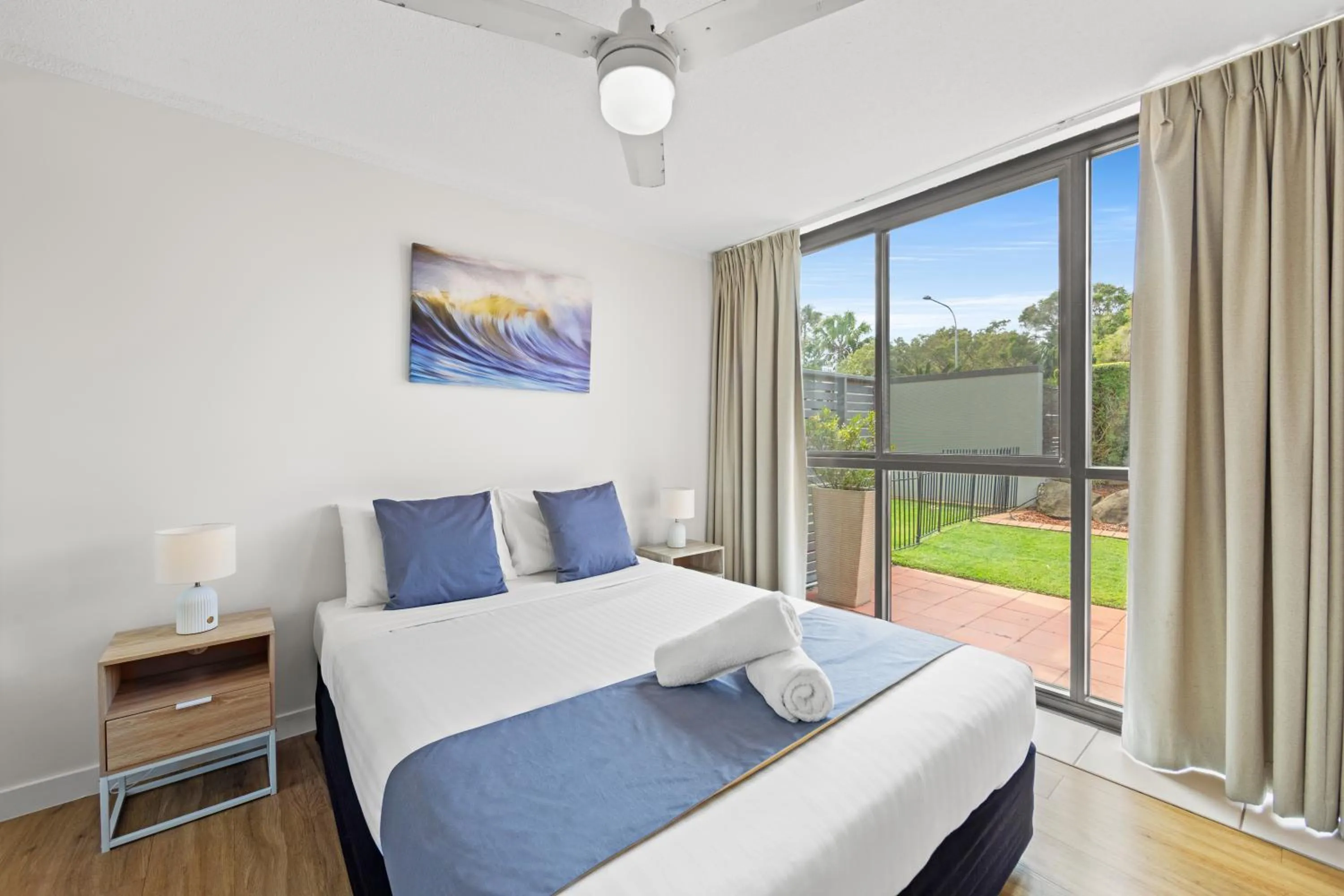 Bed in Windward Apartments