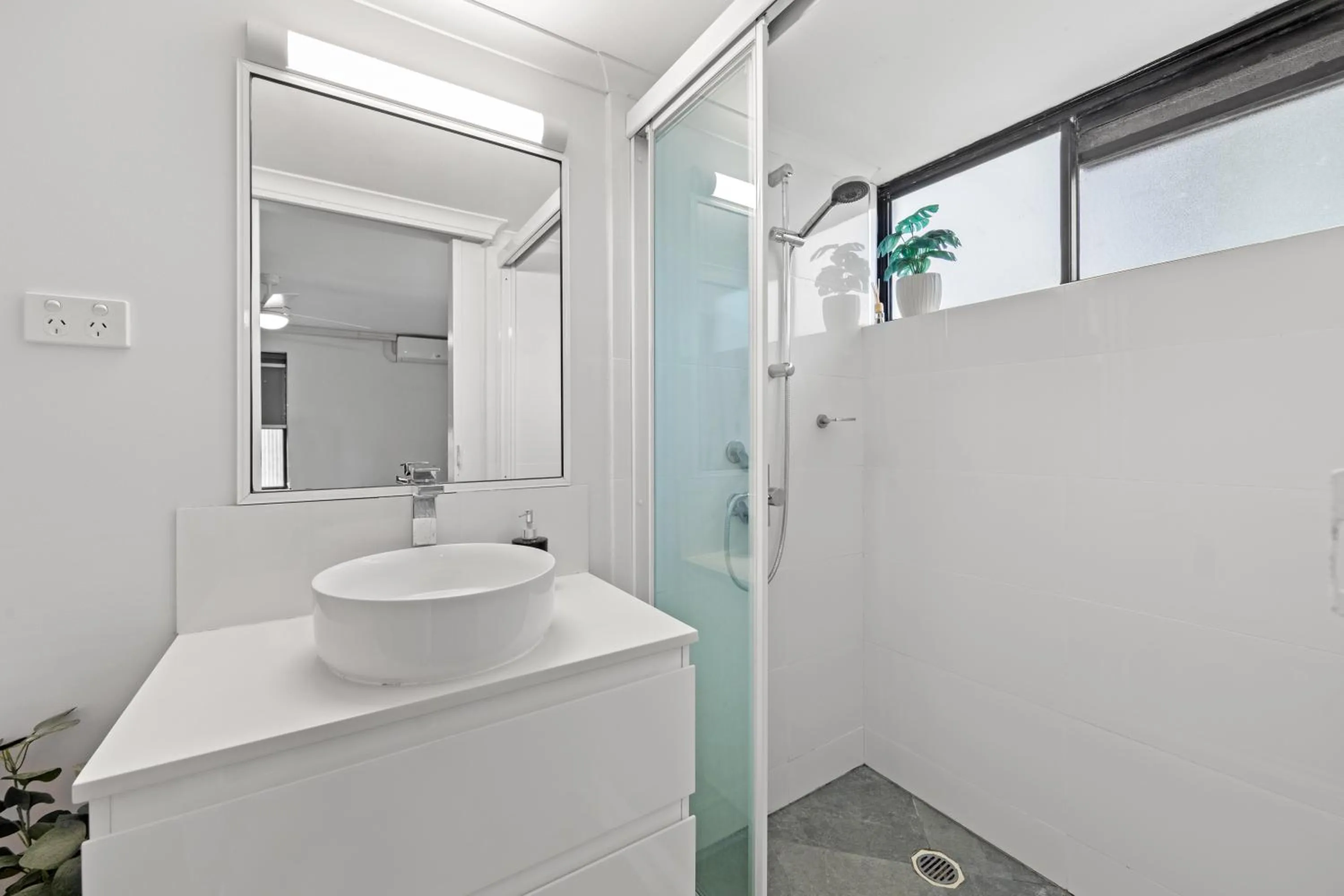 Bathroom in Windward Apartments