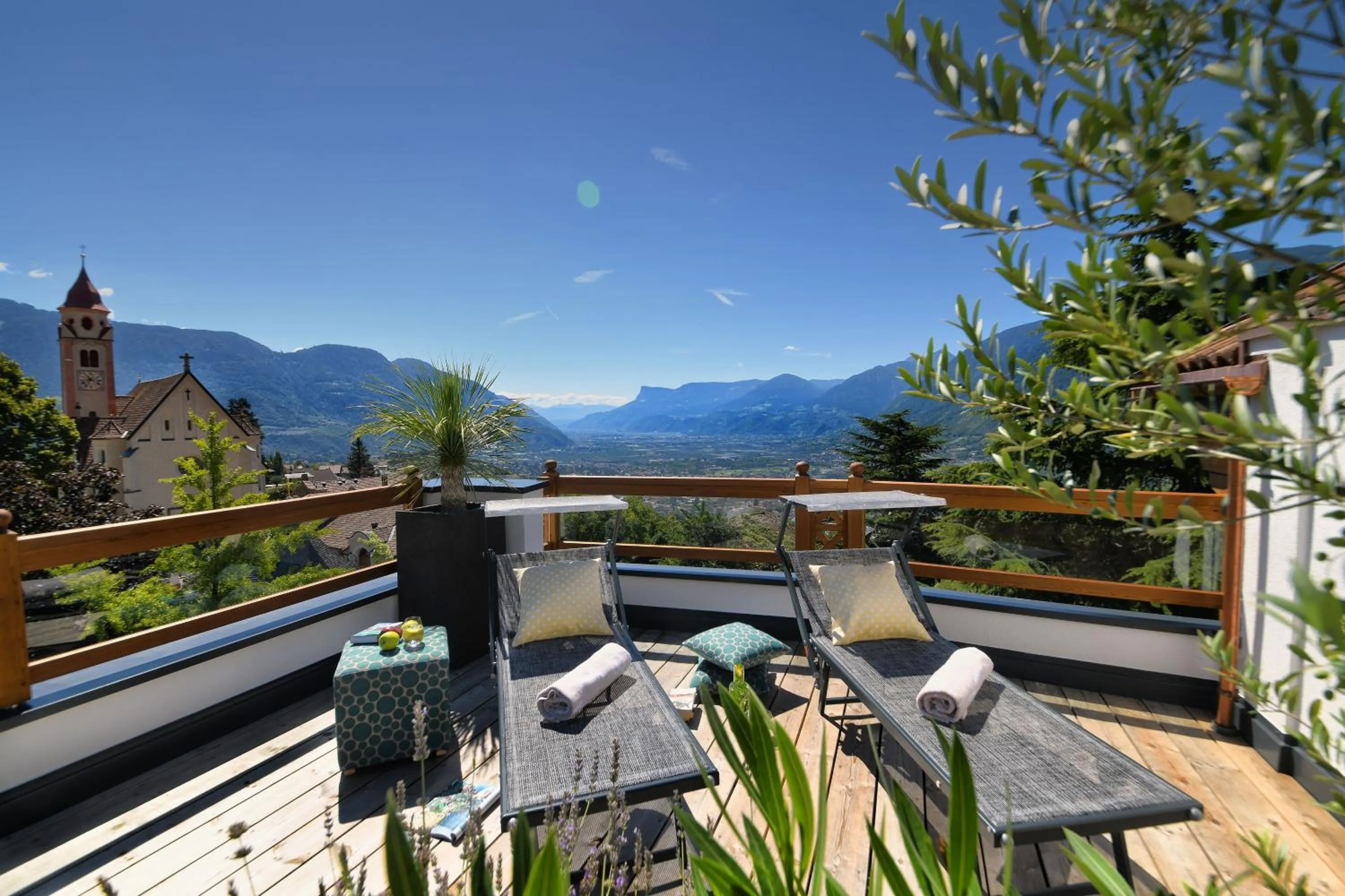 Garden in Small Hotel Sonne