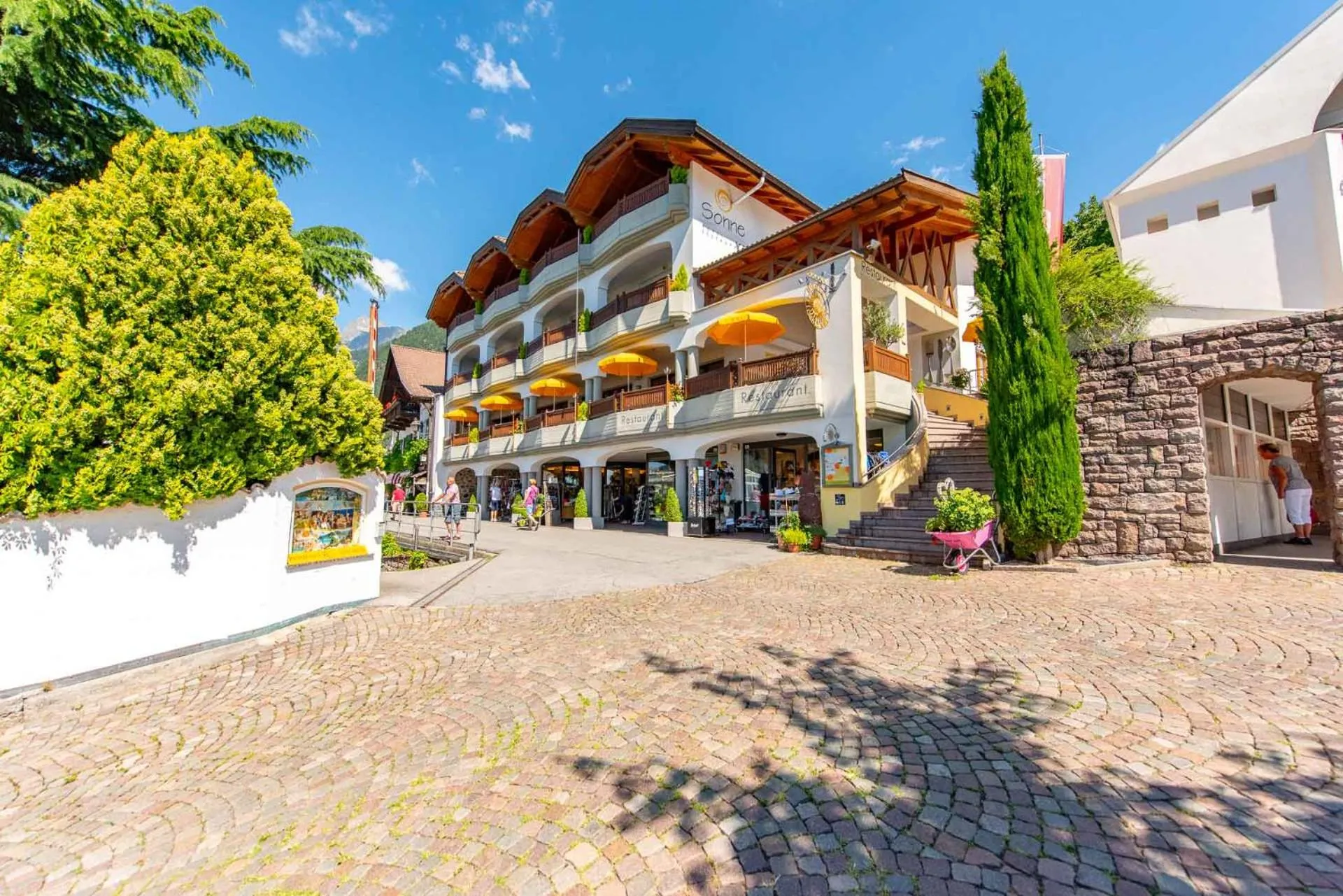 Facade/entrance in Small Hotel Sonne