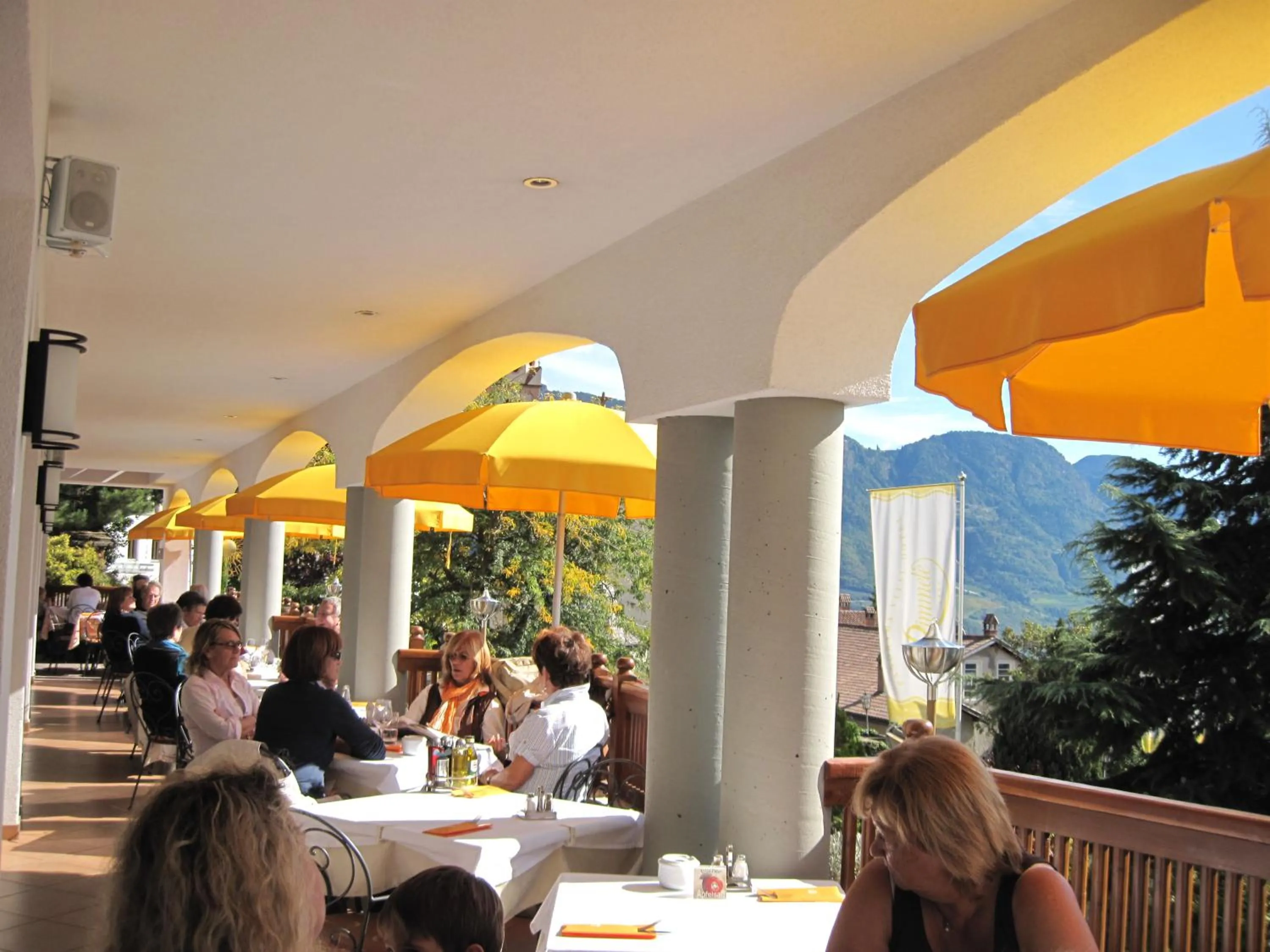Restaurant/places to eat in Small Hotel Sonne