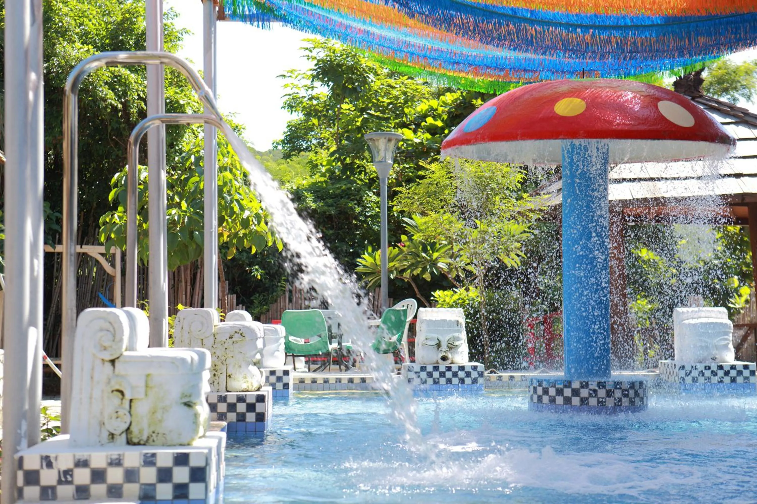 Pool view in The Mudan