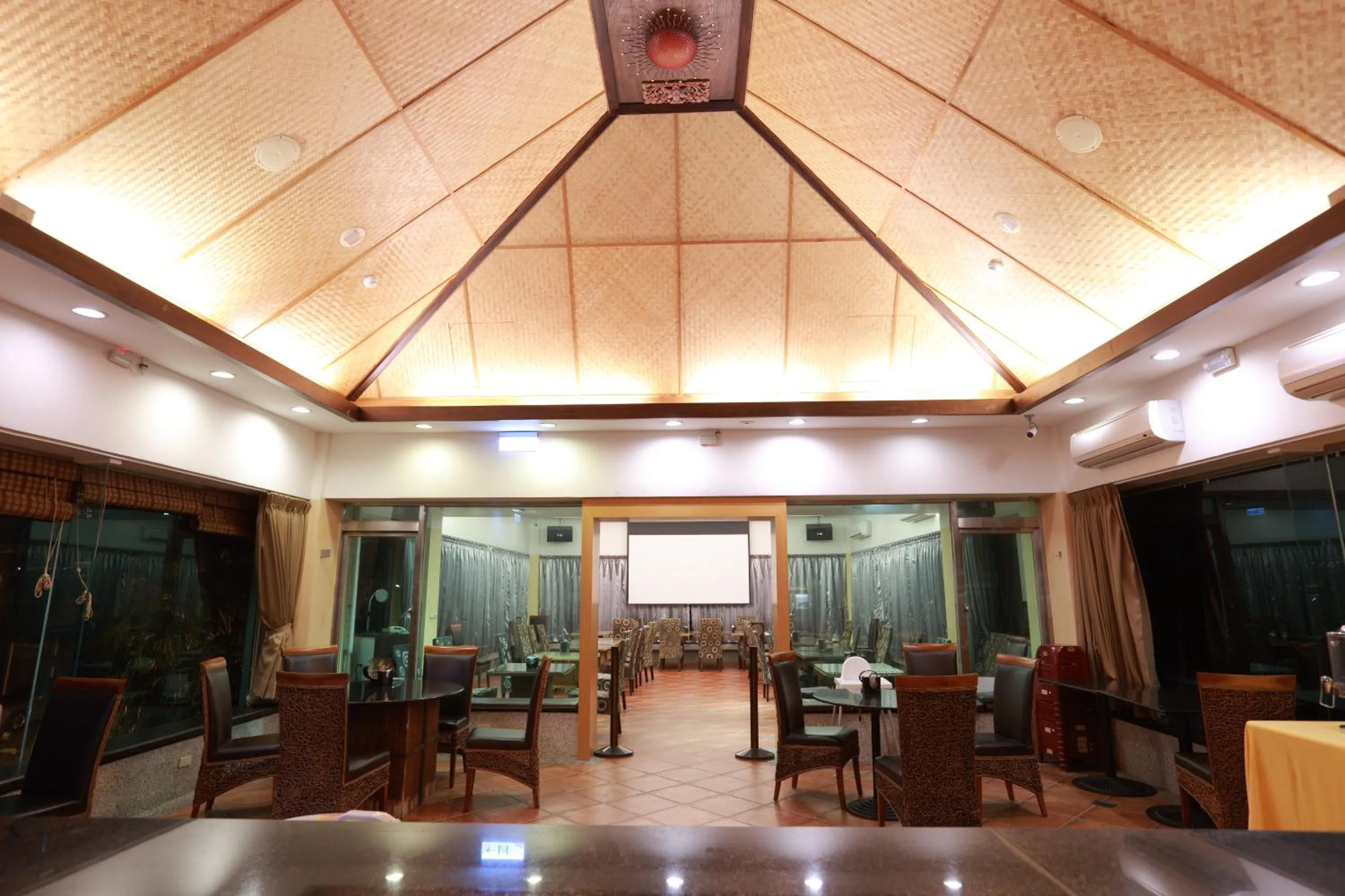 Restaurant/places to eat in The Mudan