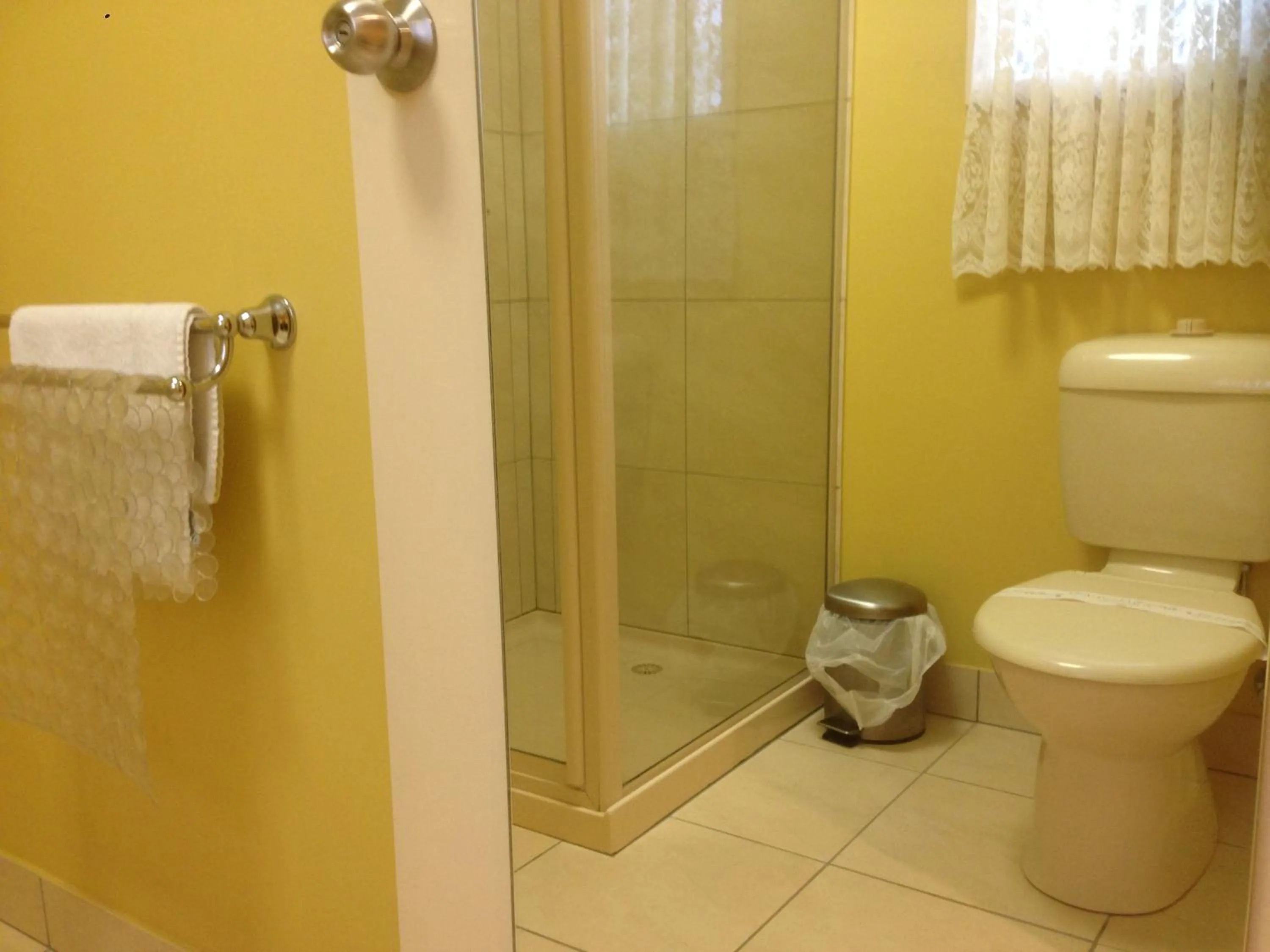 Bathroom in Kyabram Motor Inn