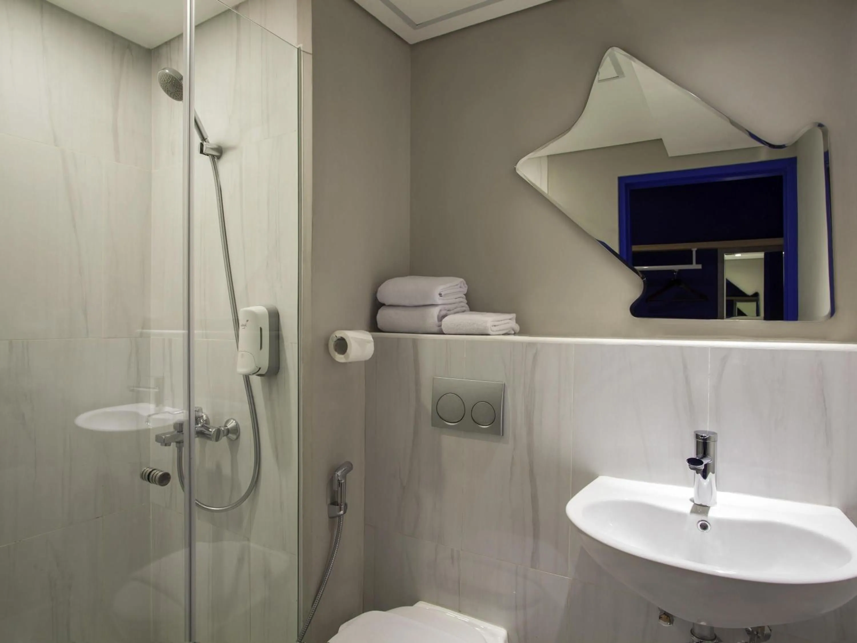 Bedroom in ibis budget Surabaya Diponegoro