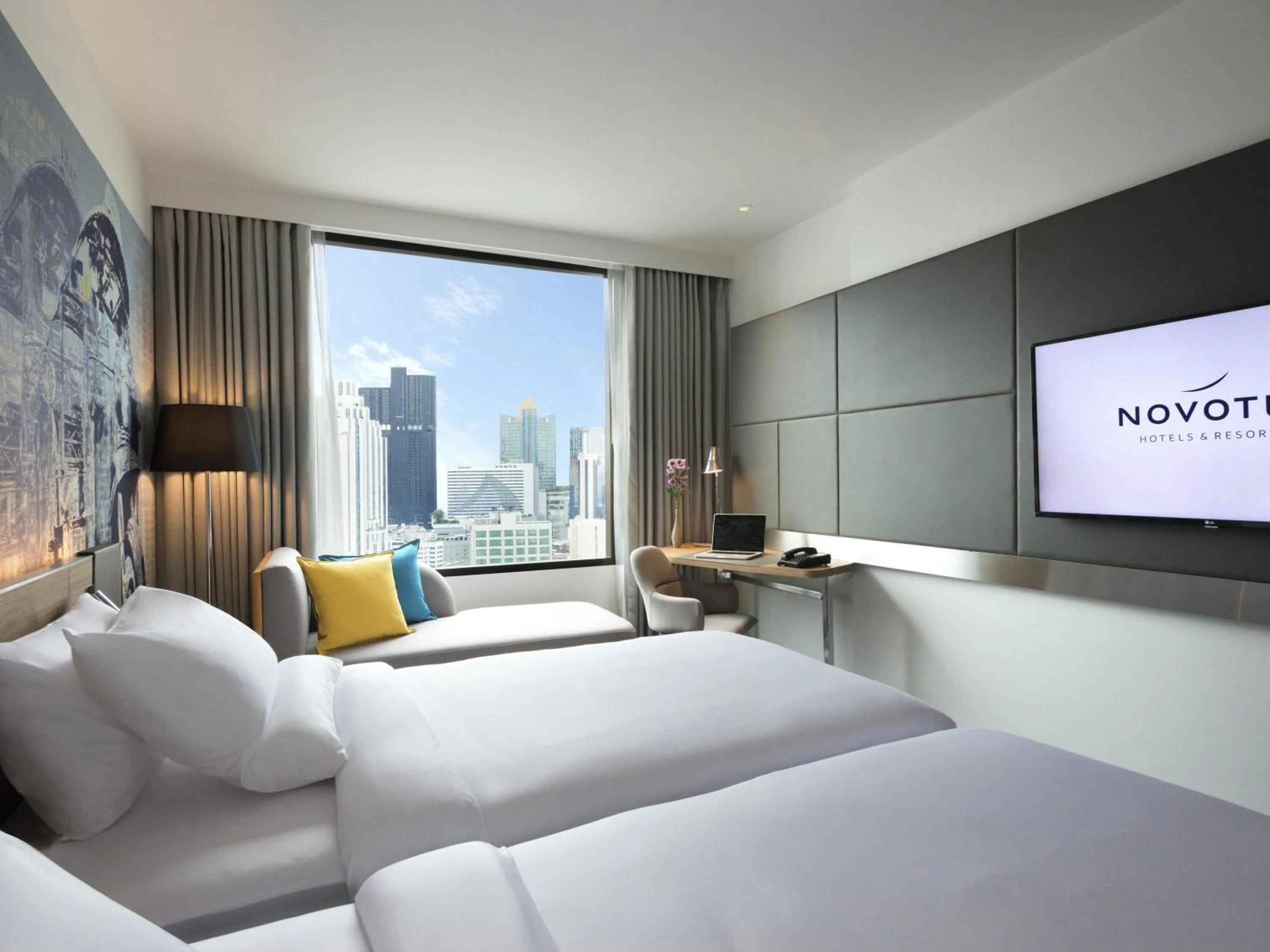 Bedroom, Bed in Novotel Bangkok Sukhumvit 4
