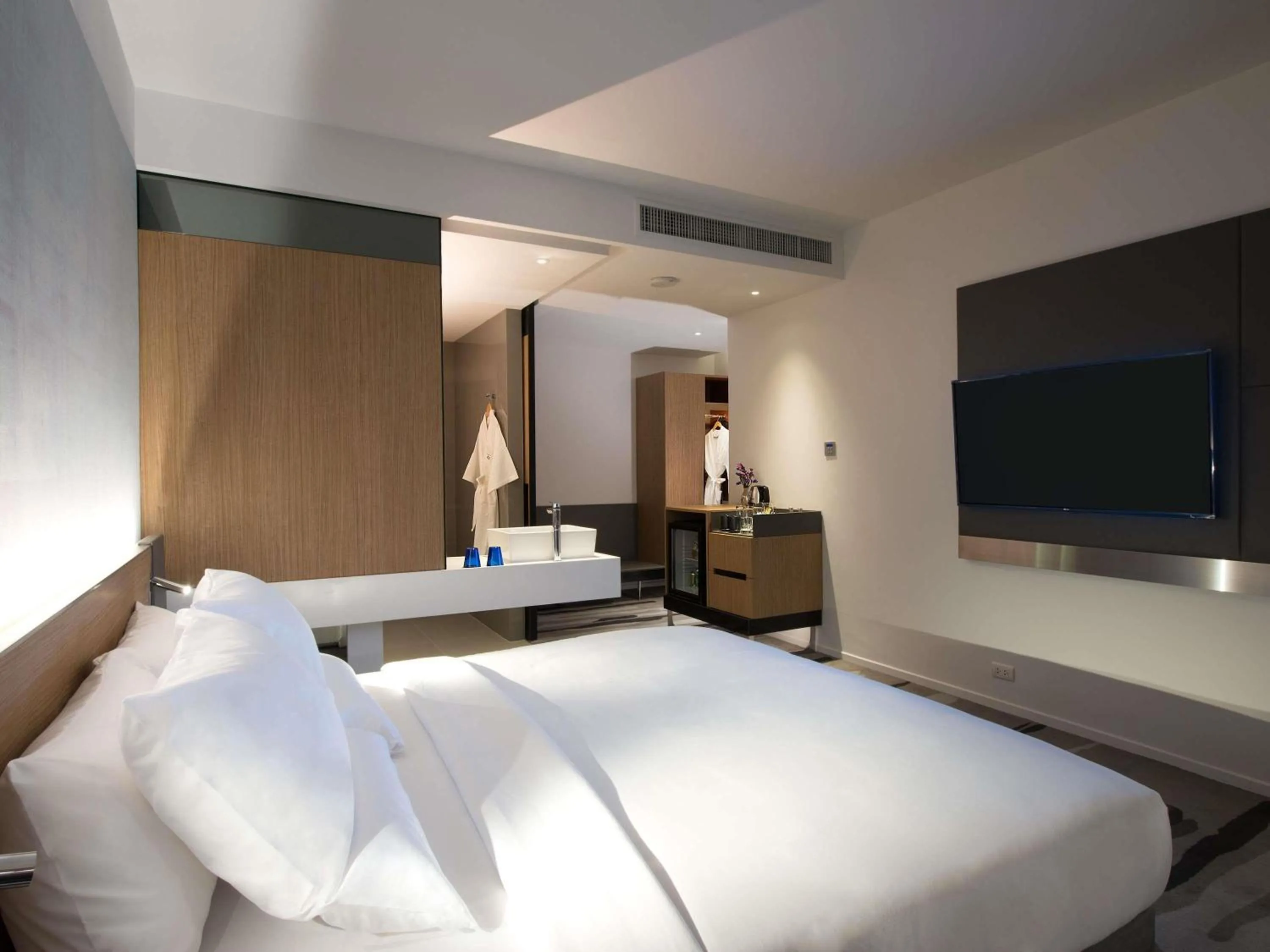 Bedroom, Bed in Novotel Bangkok Sukhumvit 4