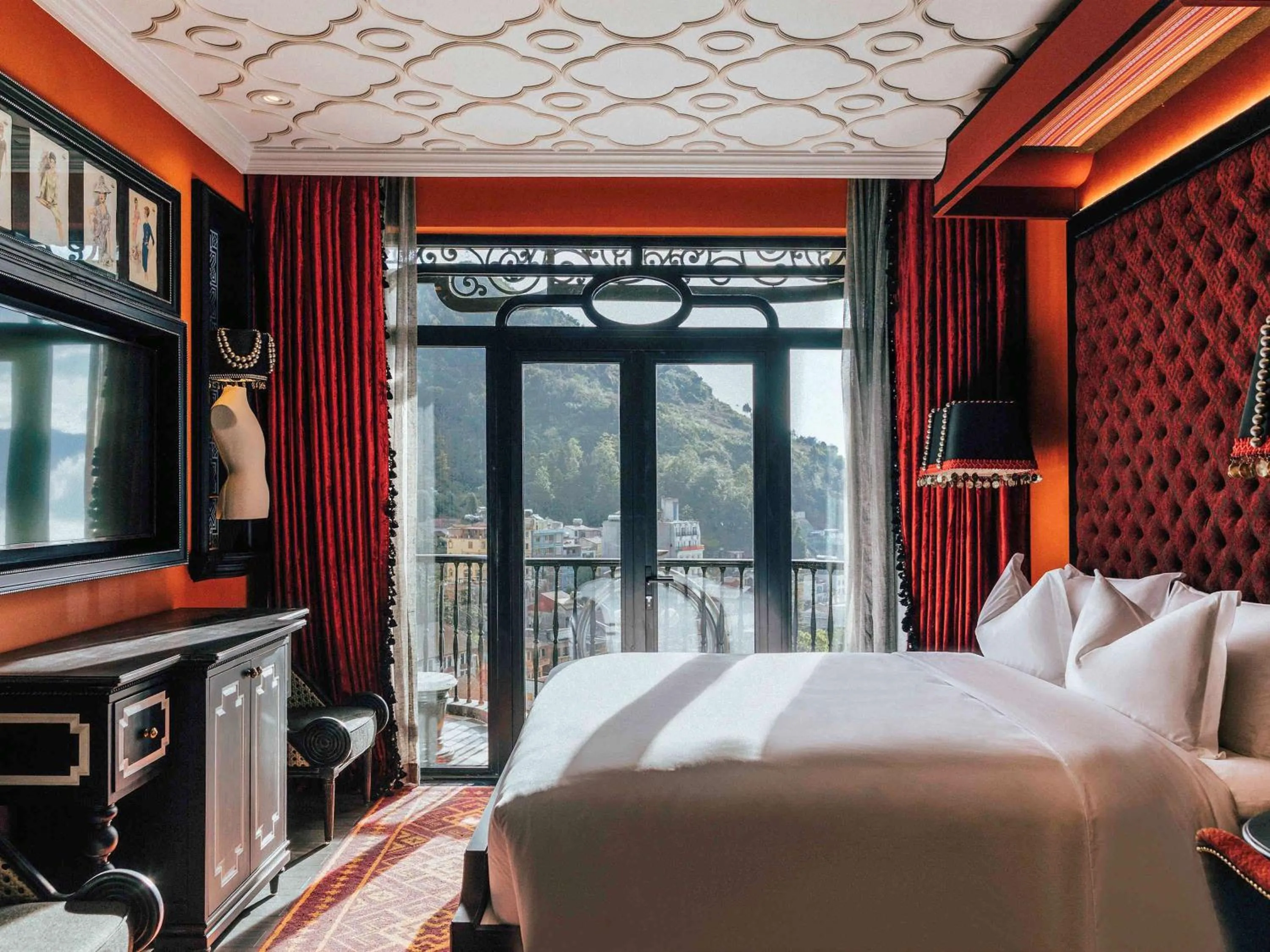 Photo of the whole room, Bed in Hotel de la Coupole - MGallery