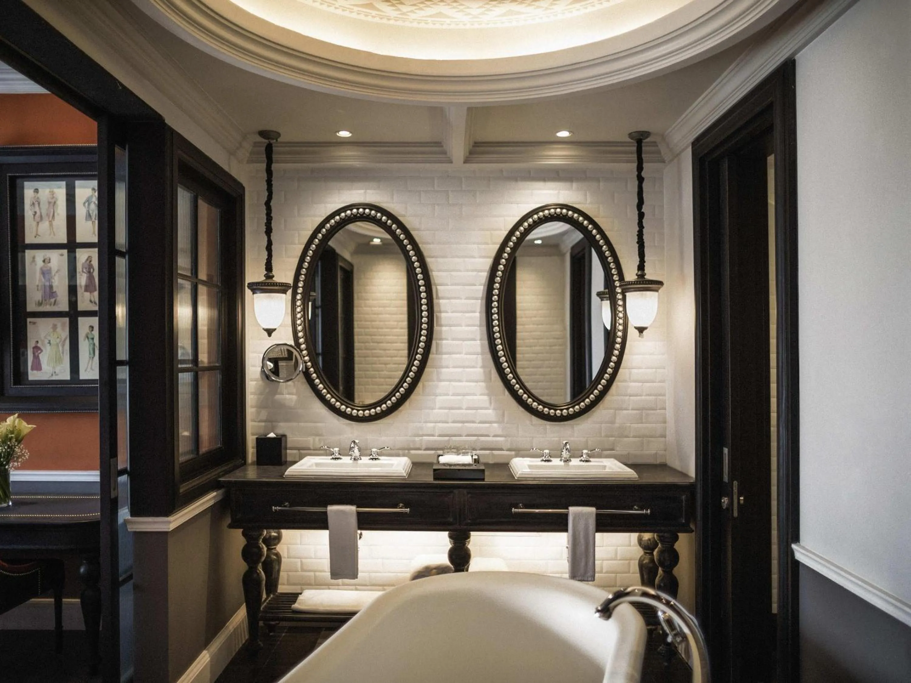 Photo of the whole room in Hotel de la Coupole - MGallery