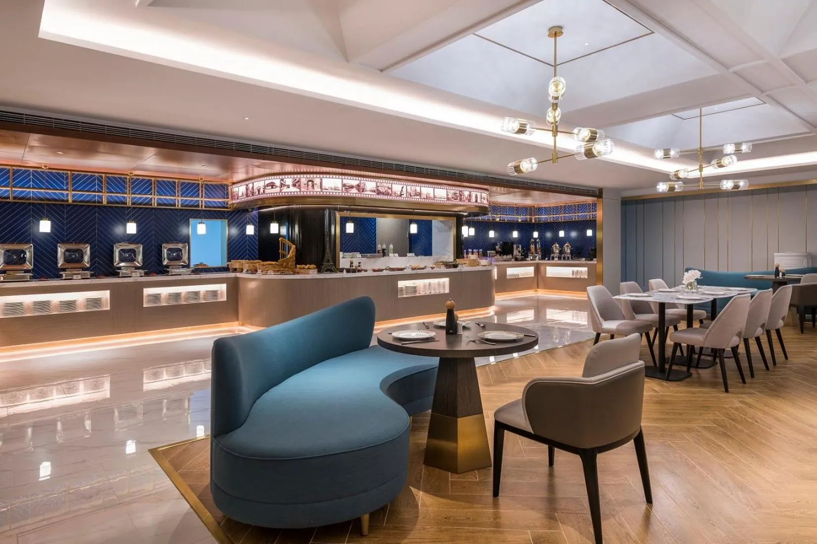 Restaurant/places to eat in Mercure Shanghai Yu Garden On the Bund - 5 mins taxi to Nanjing Road and Bund