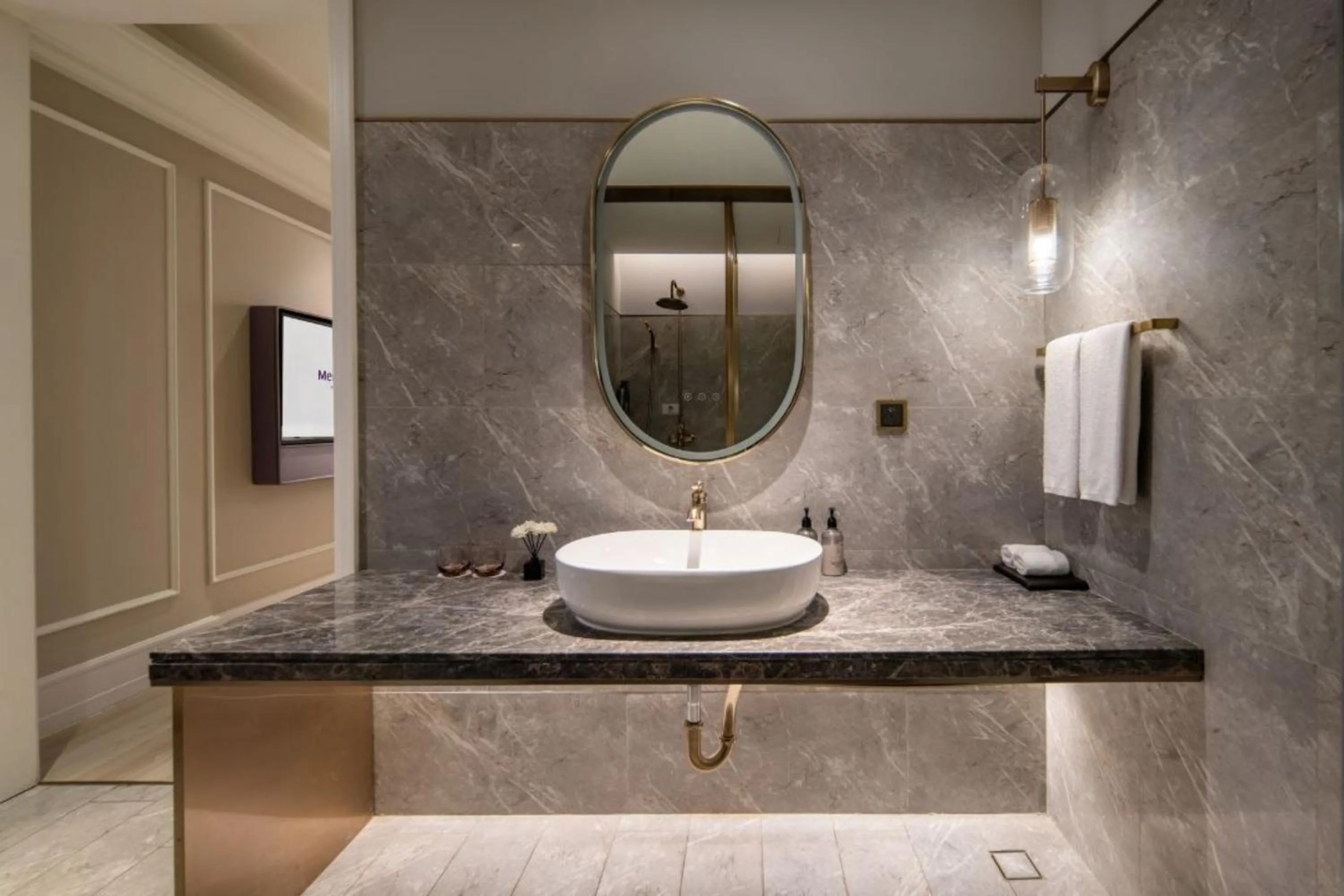 Mercure Shanghai Yu Garden On the Bund - 5 mins taxi to Nanjing Road and Bund