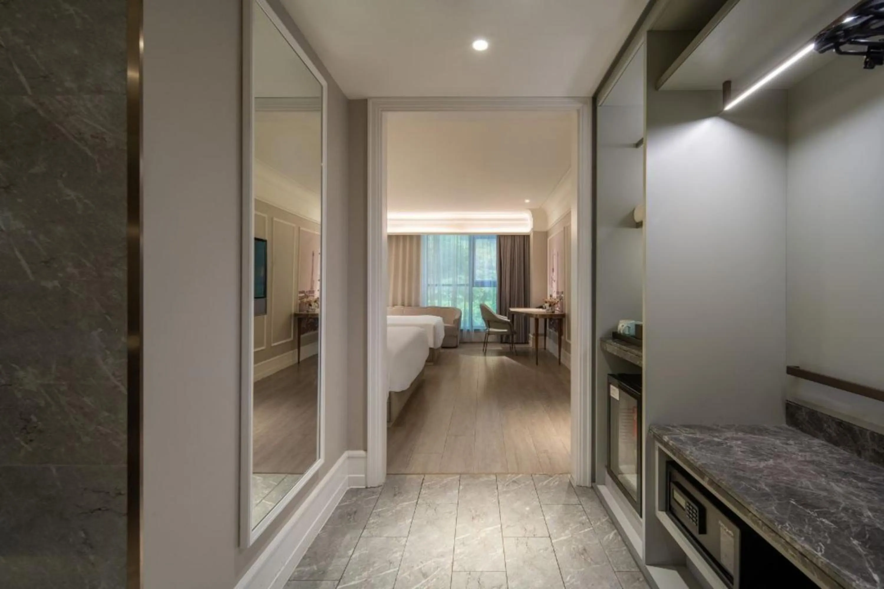 Mercure Shanghai Yu Garden On the Bund - 5 mins taxi to Nanjing Road and Bund