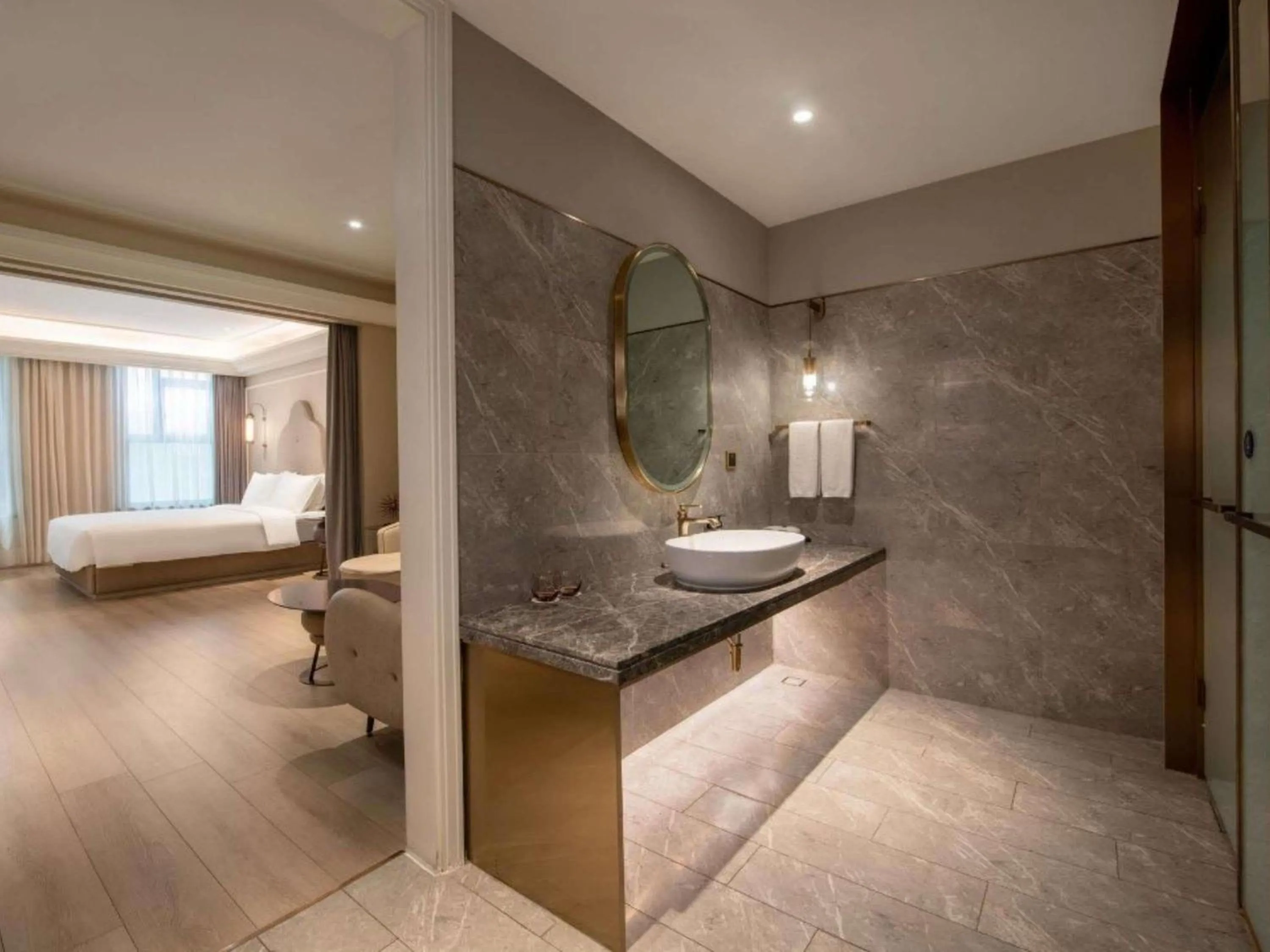 Bedroom in Mercure Shanghai Yu Garden On the Bund - 5 mins taxi to Nanjing Road and Bund