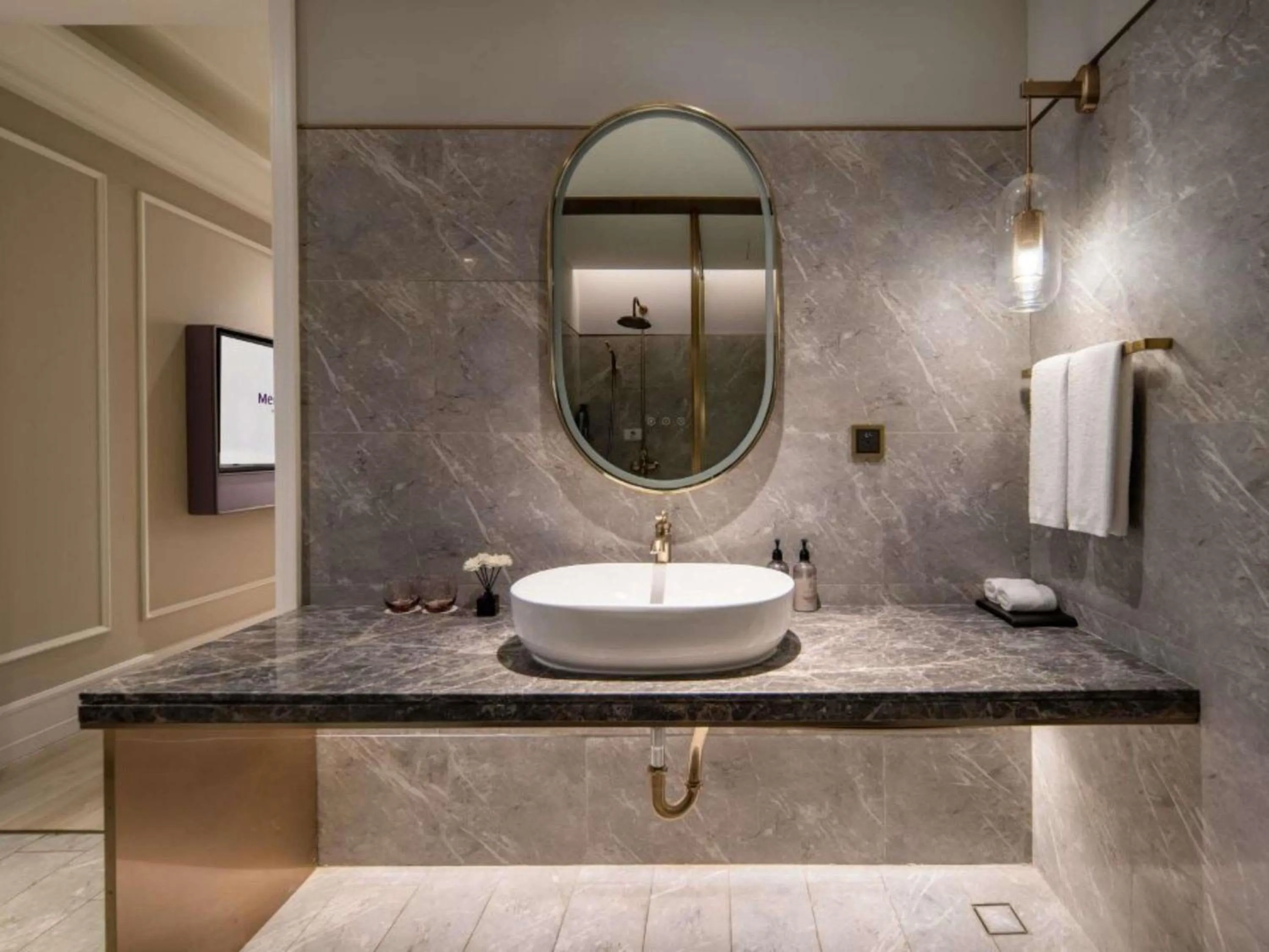 Bedroom in Mercure Shanghai Yu Garden On the Bund - 5 mins taxi to Nanjing Road and Bund