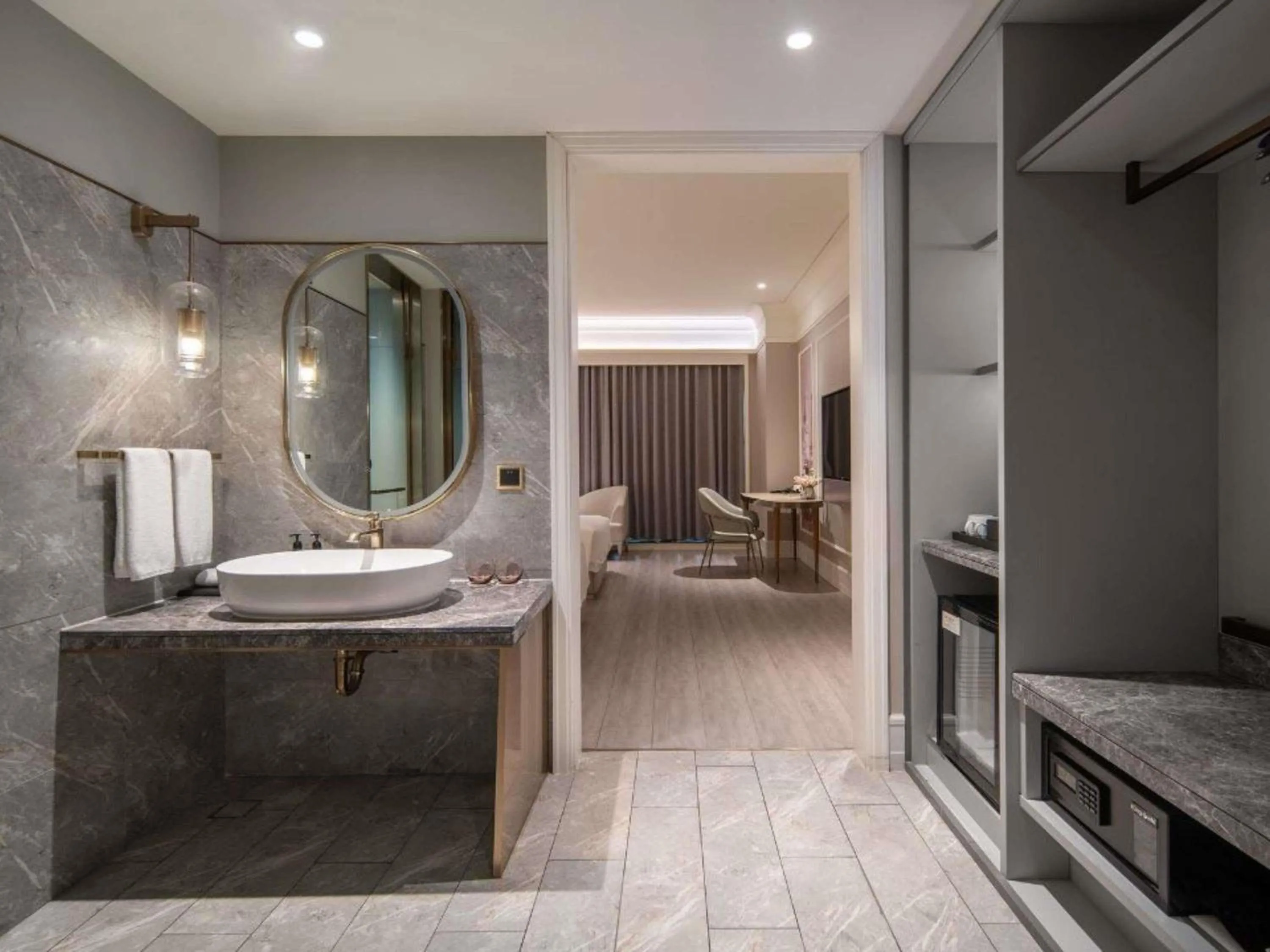 Bedroom in Mercure Shanghai Yu Garden On the Bund - 5 mins taxi to Nanjing Road and Bund