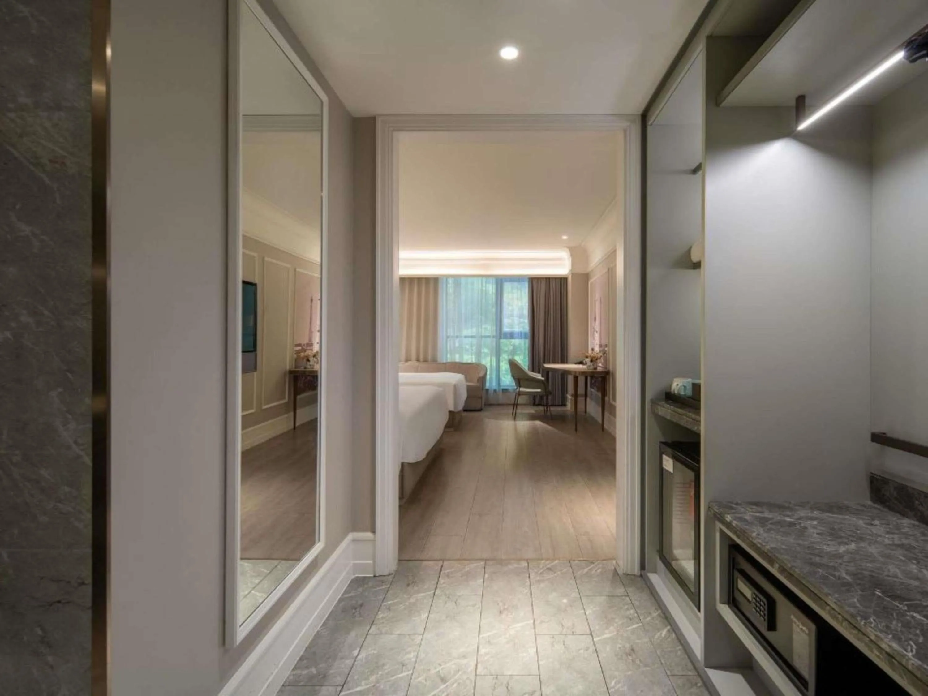 Bedroom in Mercure Shanghai Yu Garden On the Bund - 5 mins taxi to Nanjing Road and Bund