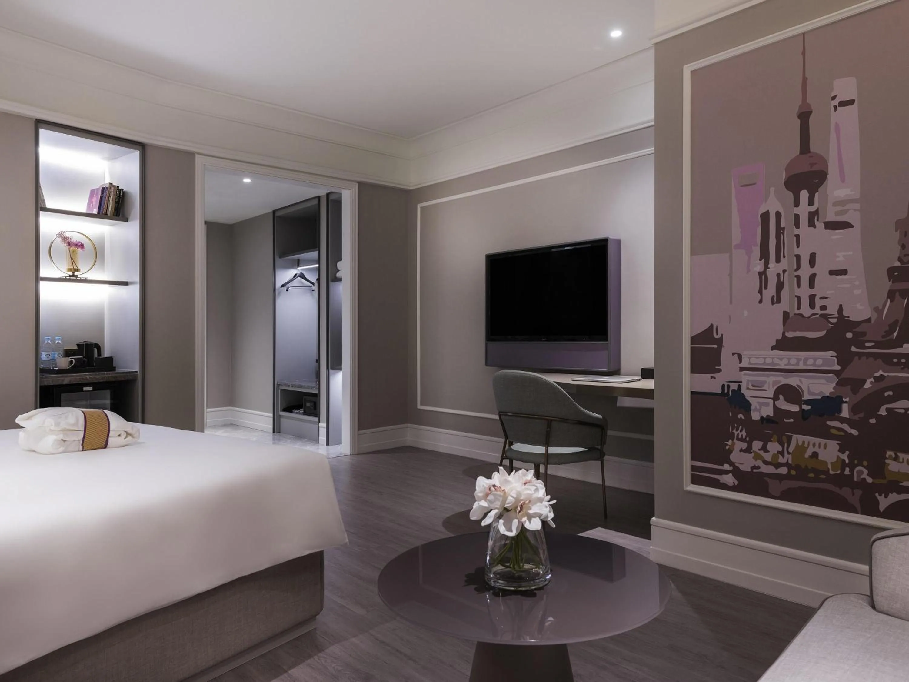 Bedroom in Mercure Shanghai Yu Garden On the Bund - 5 mins taxi to Nanjing Road and Bund