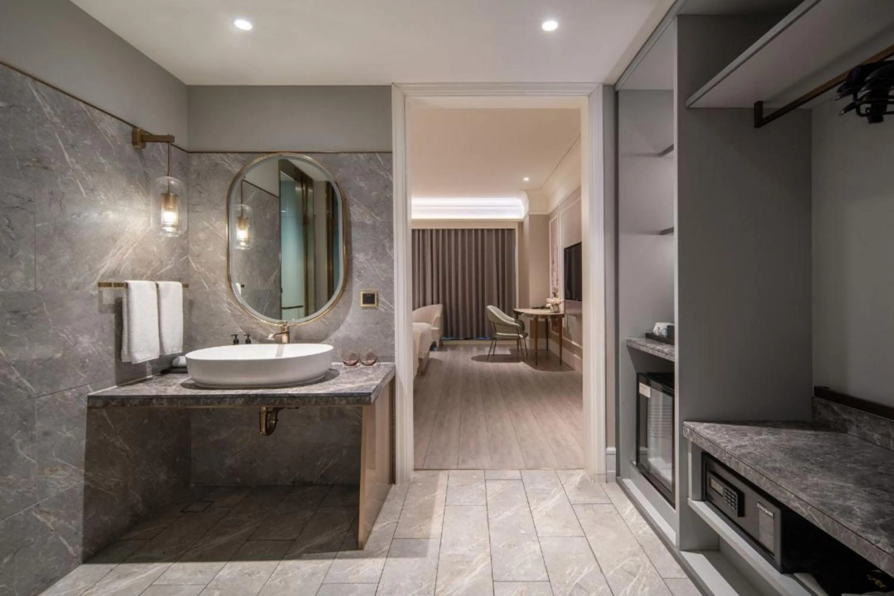 Mercure Shanghai Yu Garden On the Bund - 5 mins taxi to Nanjing Road and Bund