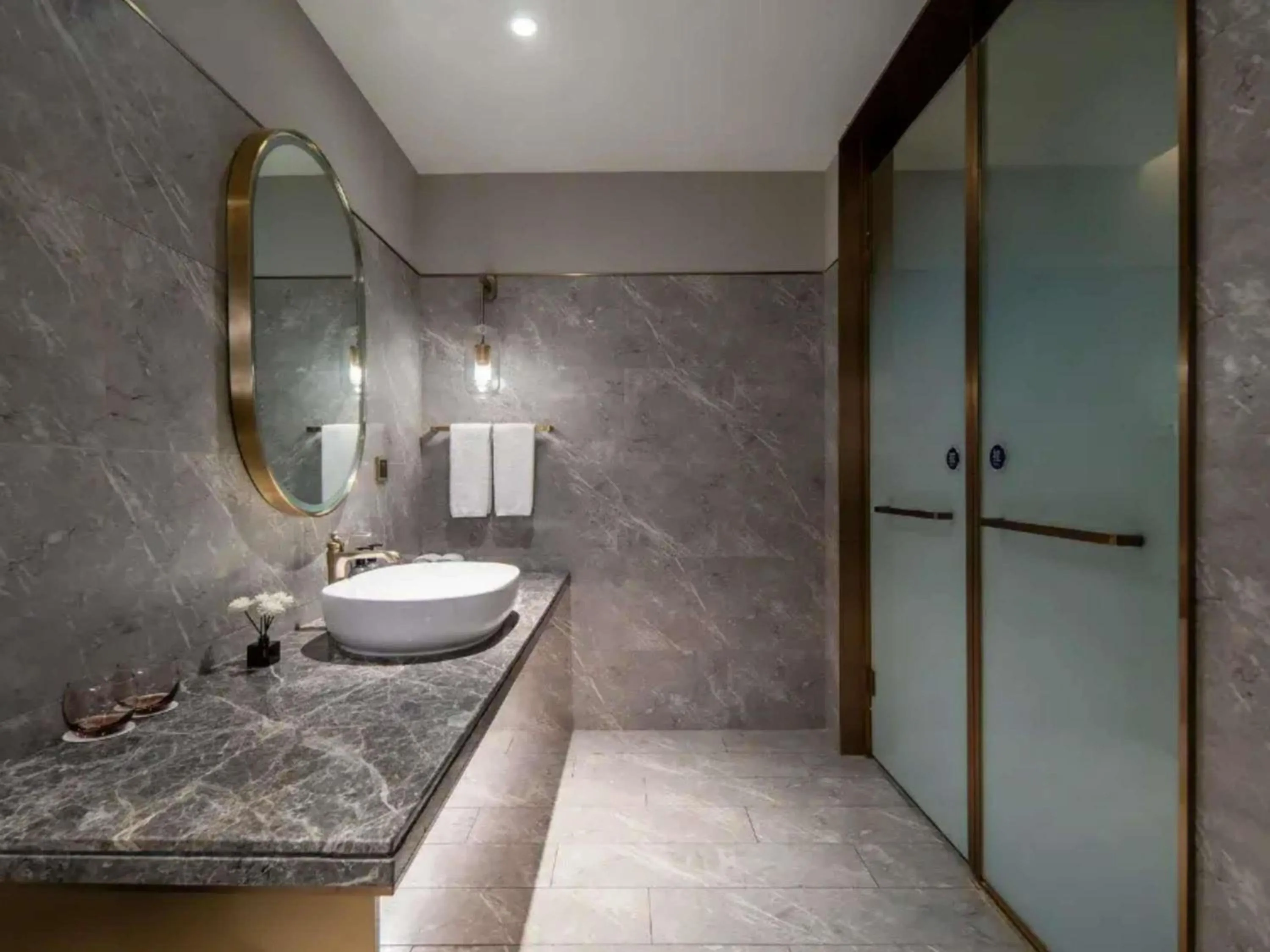 Bedroom in Mercure Shanghai Yu Garden On the Bund - 5 mins taxi to Nanjing Road and Bund