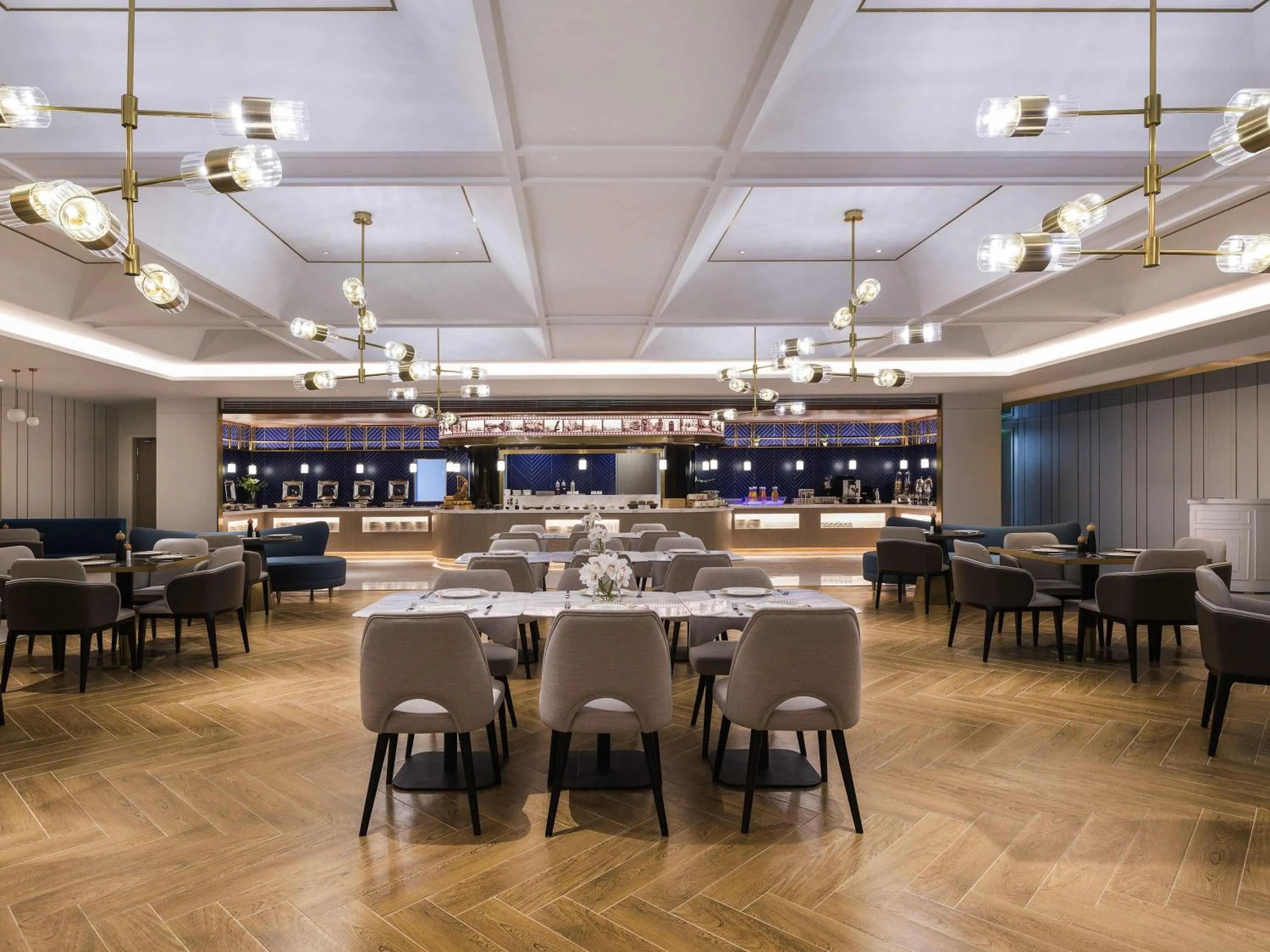 Restaurant/places to eat in Mercure Shanghai Yu Garden On the Bund - 5 mins taxi to Nanjing Road and Bund