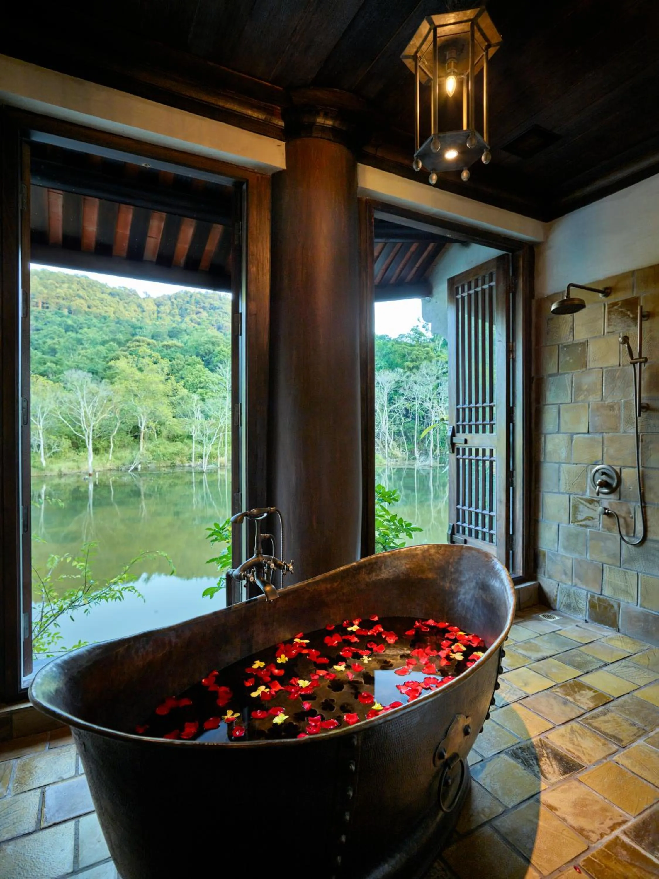 Spa and wellness centre/facilities in Legacy Yen Tu - MGallery