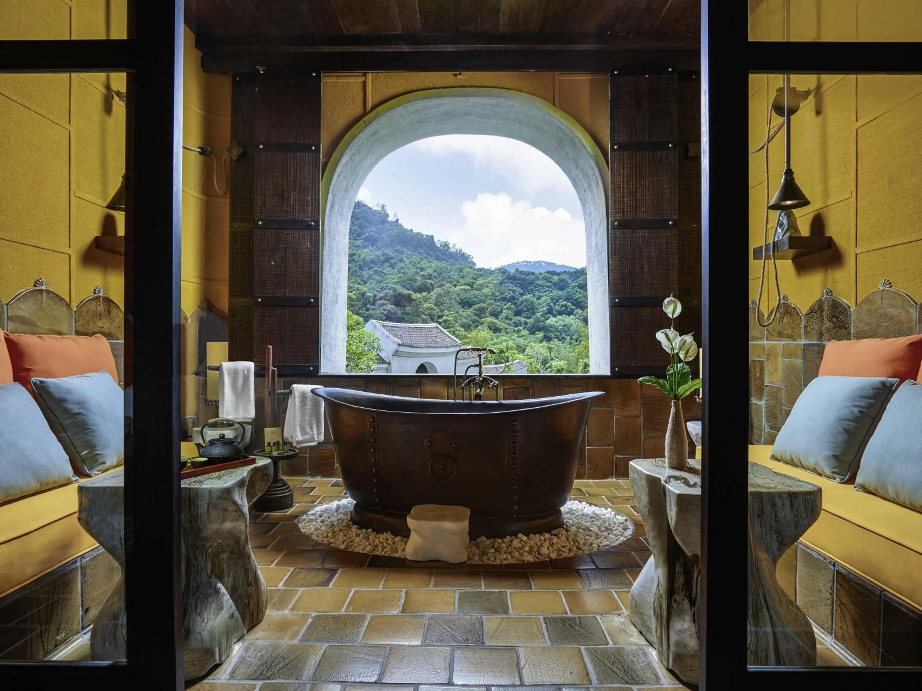 Photo of the whole room in Legacy Yen Tu - MGallery