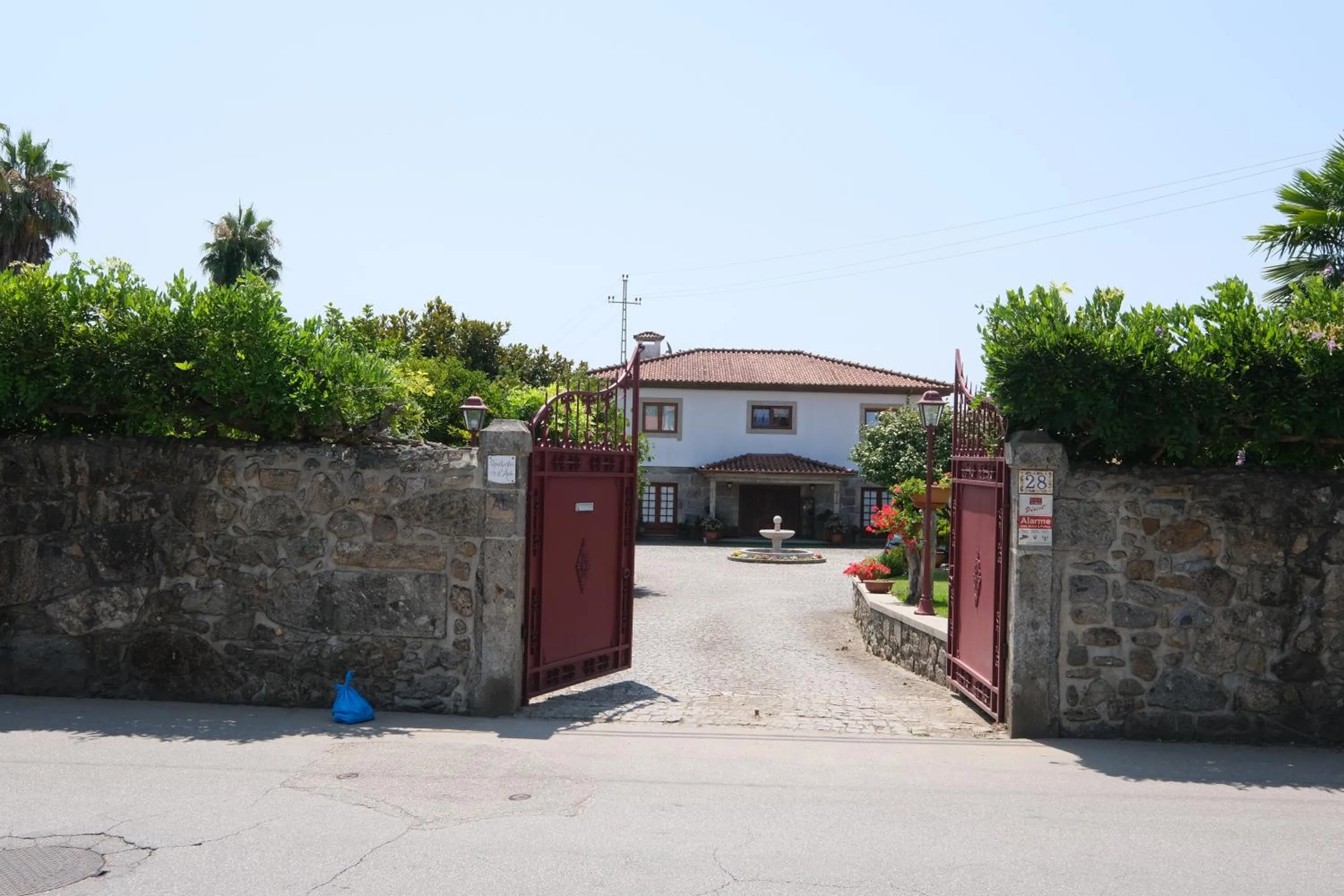 Property building in Quintinha d´Avó