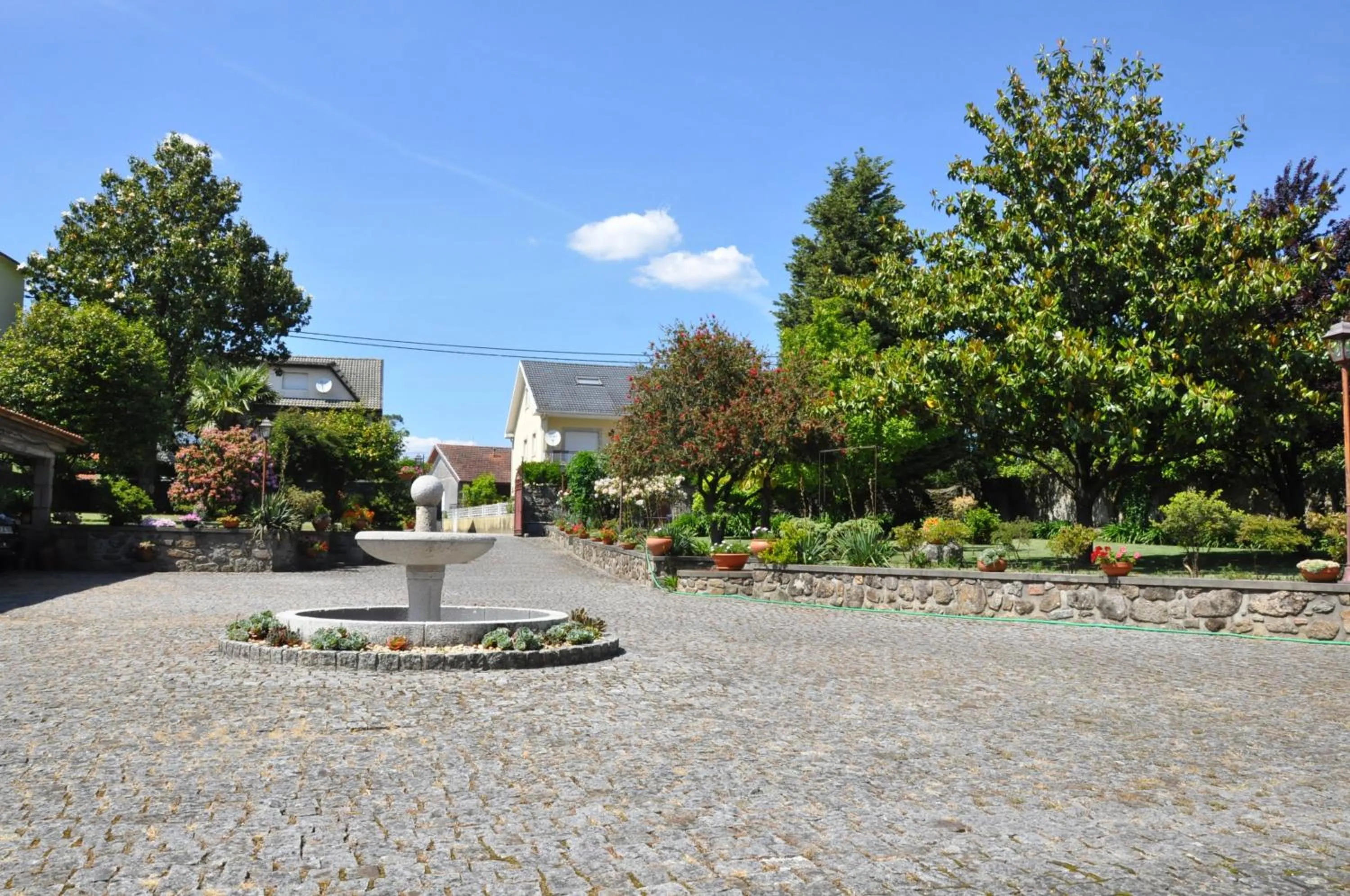 Facade/entrance in Quintinha d´Avó